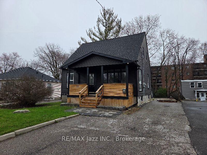 37 Lincoln Street, Ajax, On L1s 6c4