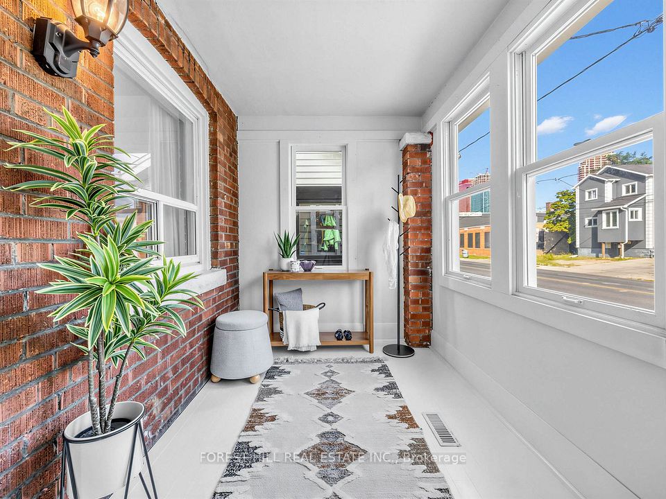 2375 Gerrard Street E, Toronto, On M4e 2e7