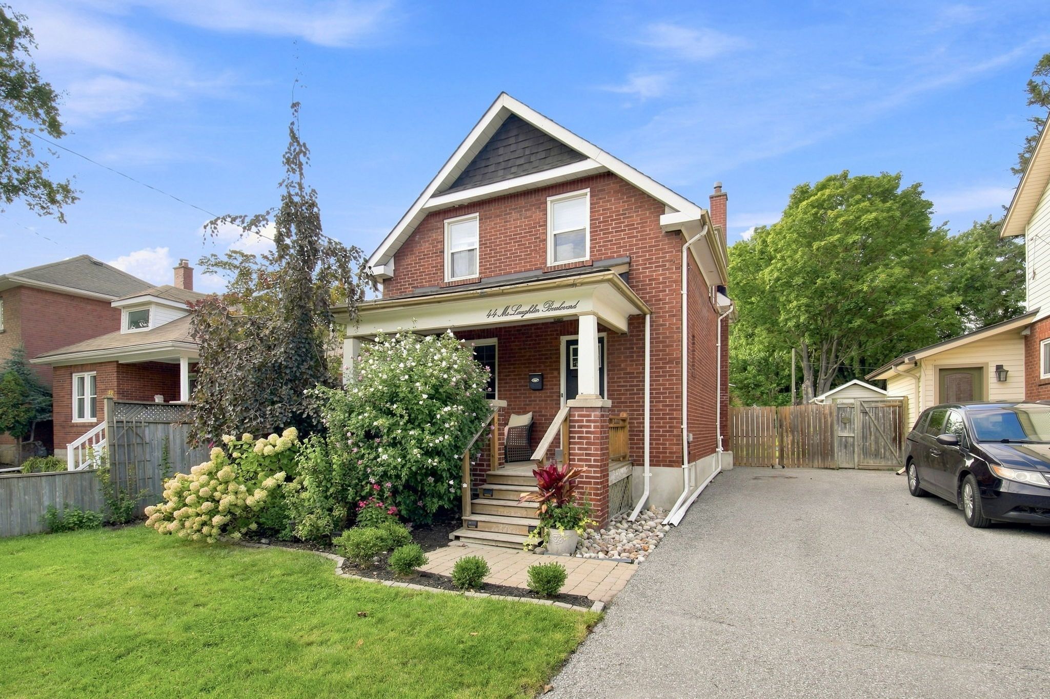 44 Mclaughlin Boulevard, Oshawa, On L1g 2n9