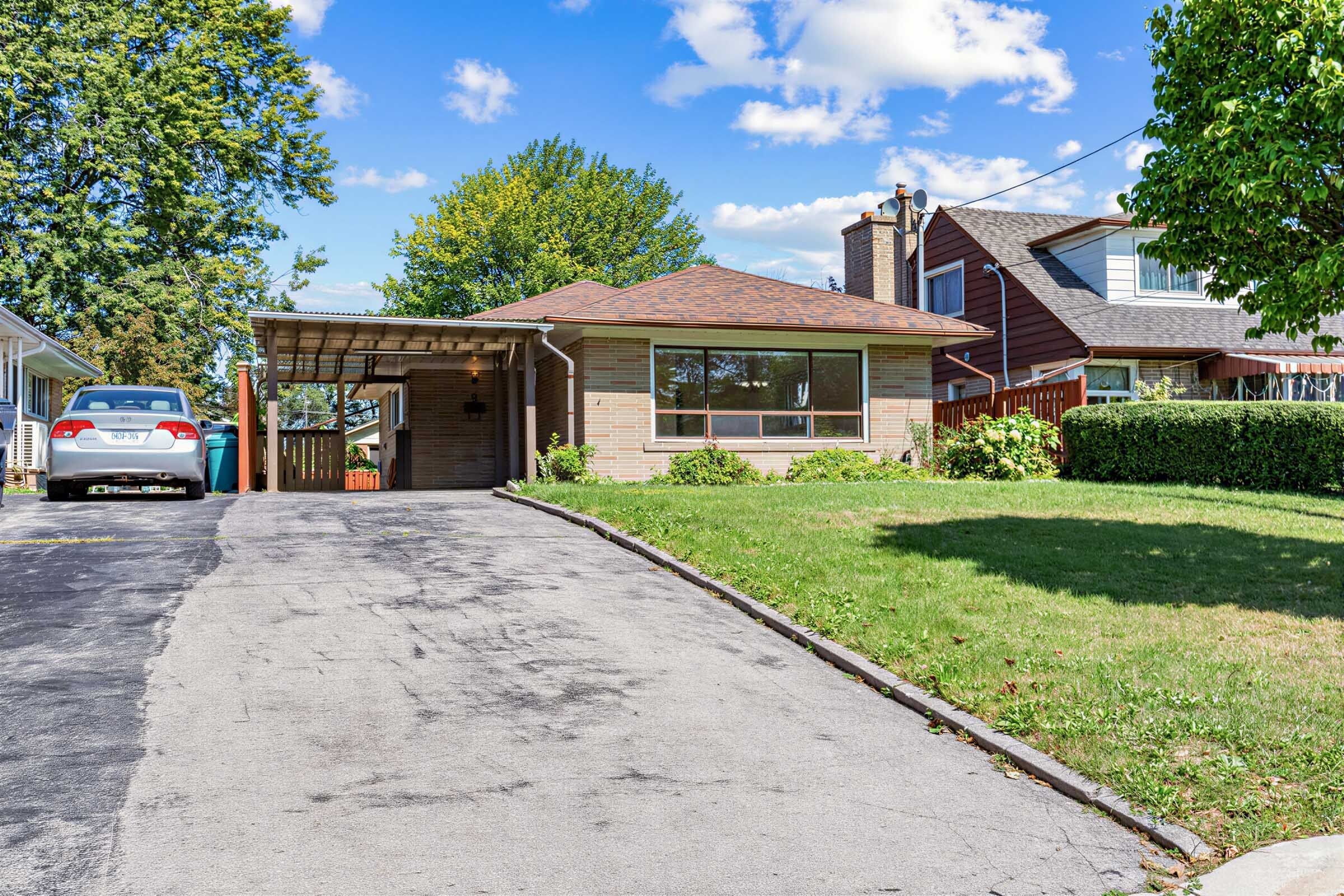 9 Moorecroft Crescent, Toronto, On M1k 3t9