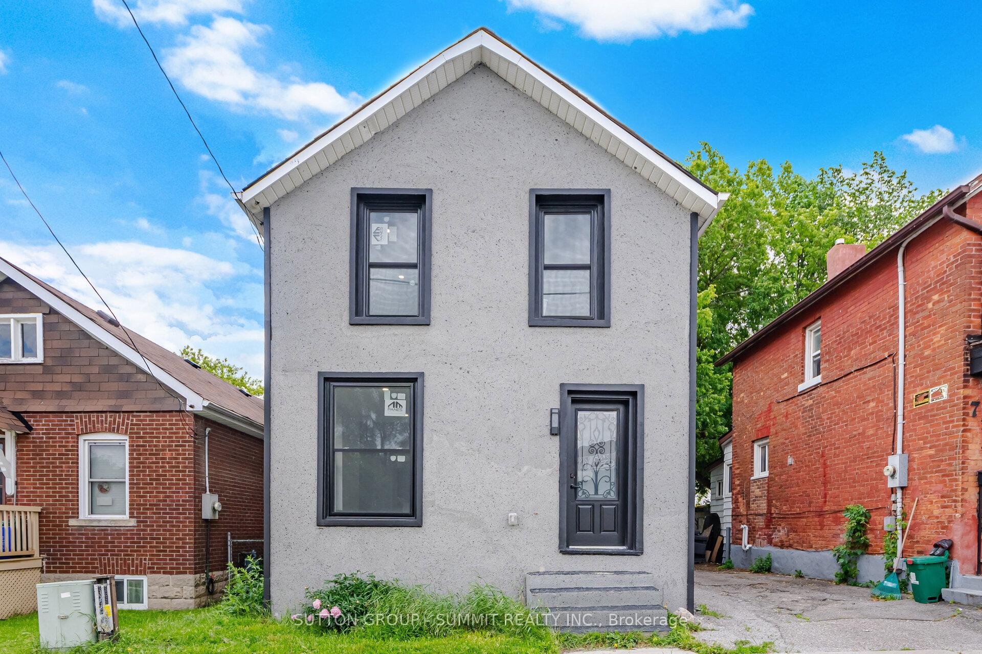 11 Maple Street, Oshawa, On L1h 2l6