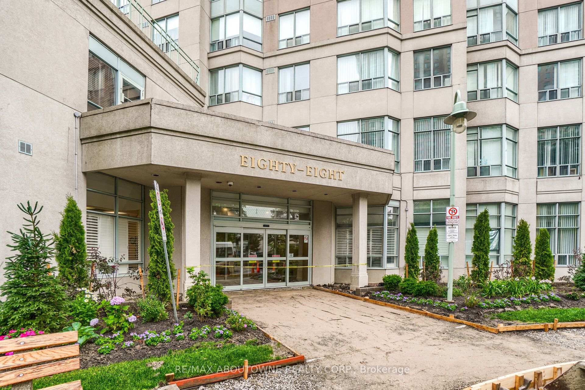 88 Corporate Drive 705, Toronto, On M1h 3g6