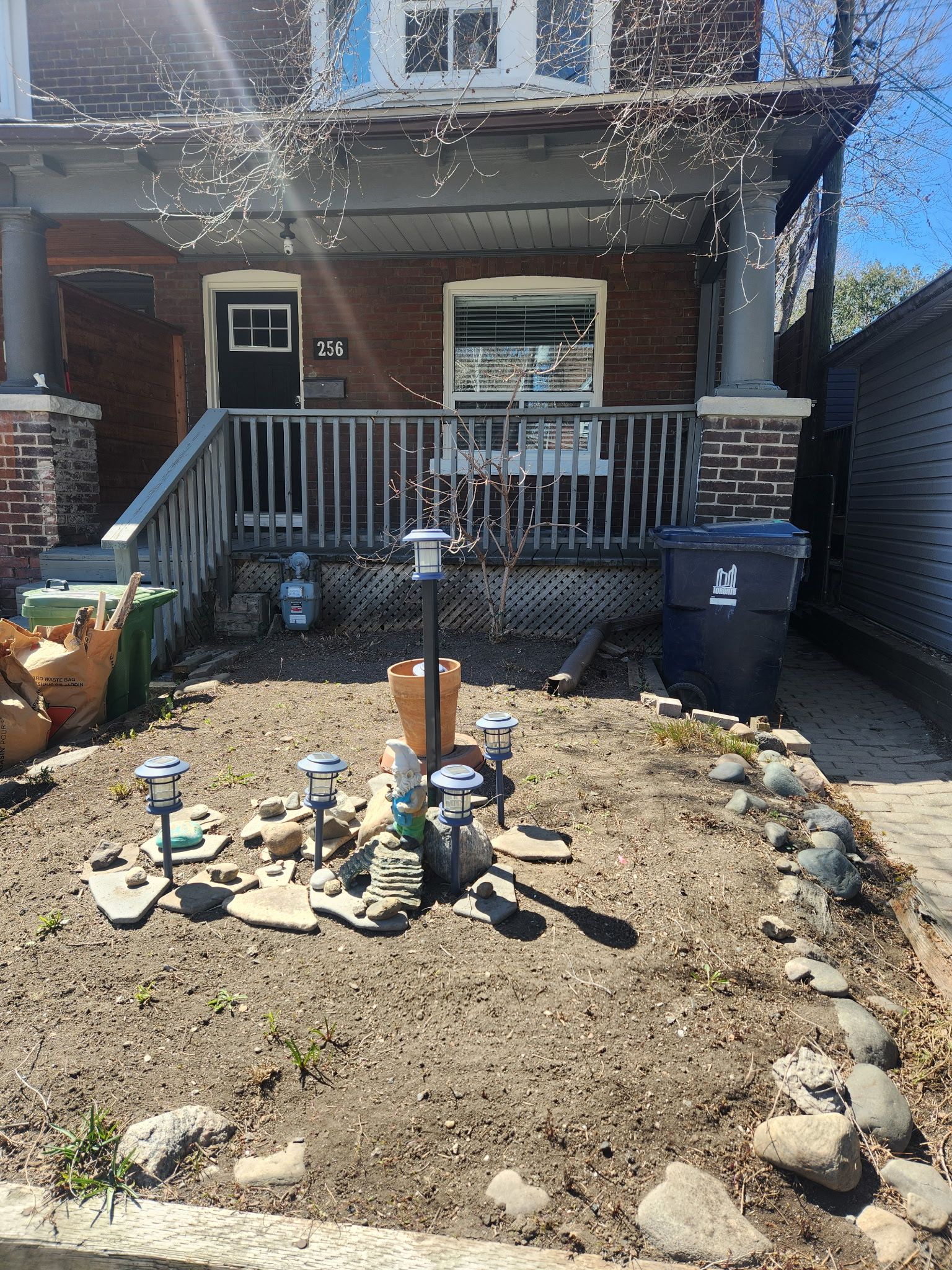 256 Woodbine Avenue, Toronto, On M4l 3p2