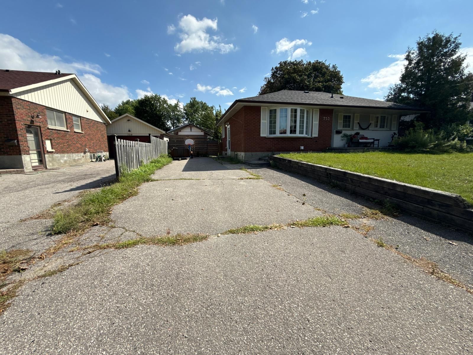 753 Glenforest Street Lower, Oshawa, On L1j 5e9
