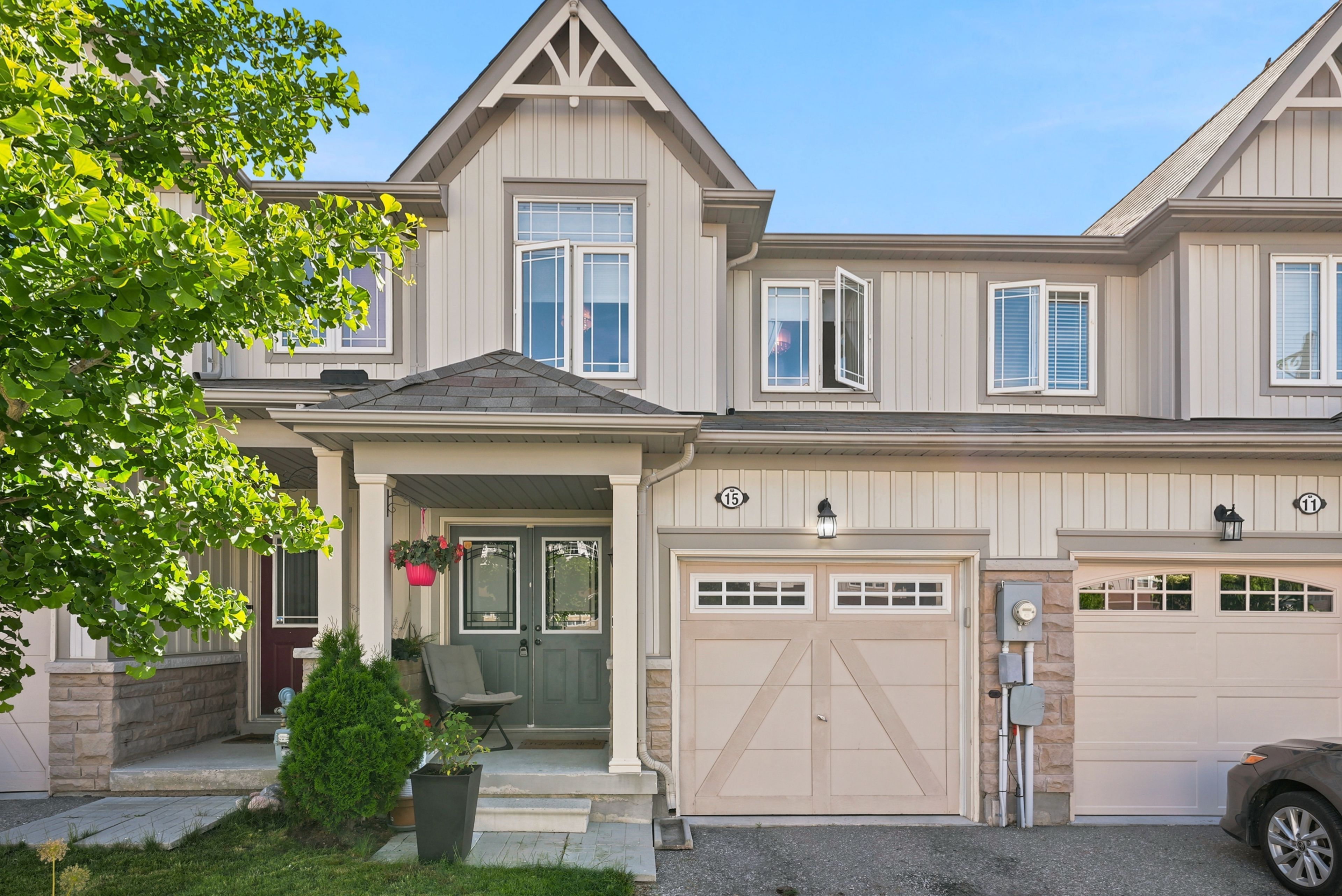 15 Farmstead Drive, Clarington, On L1c 0k9