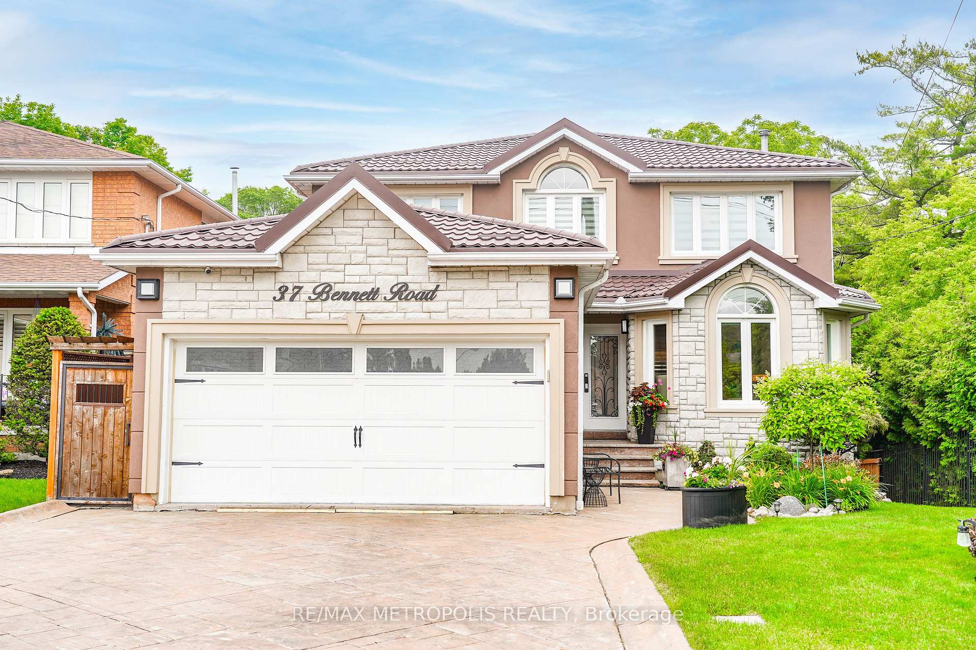 37 Bennett Road, Toronto, On M1e 3y1