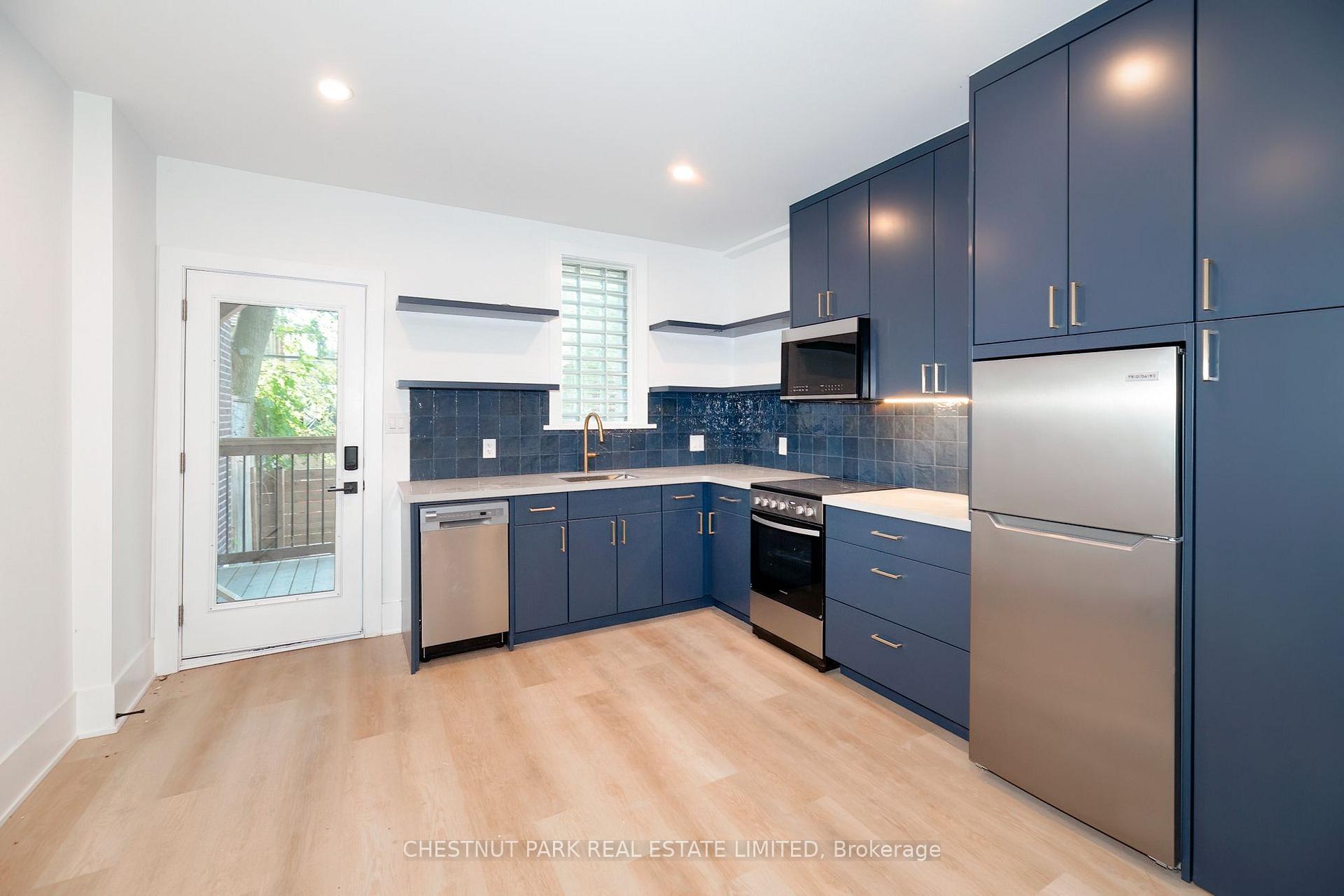 1105 Queen Street E Main, Toronto, On M4m 1k7