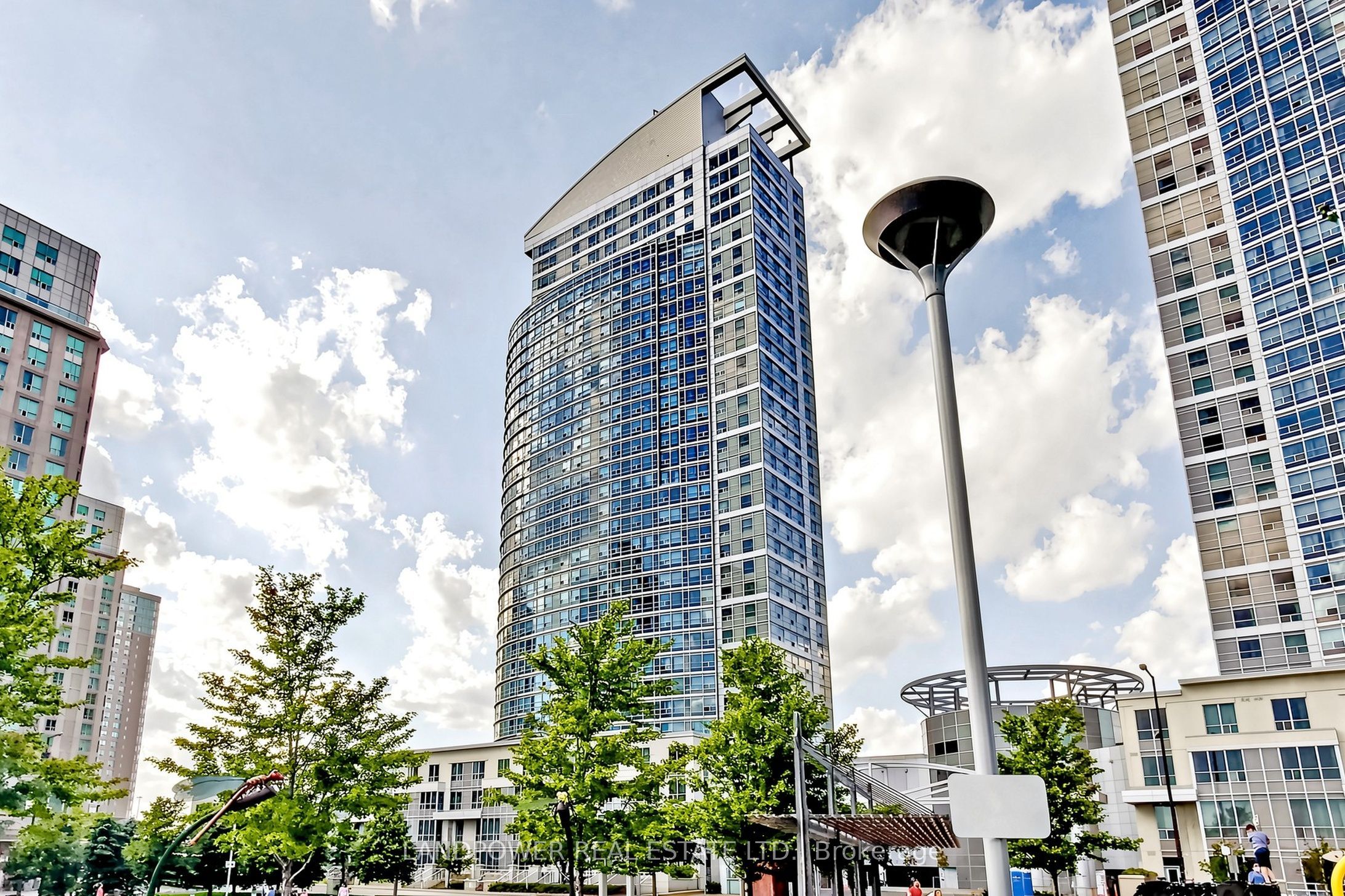 36 Lee Centre Drive 1801, Toronto, On M1h 3k2