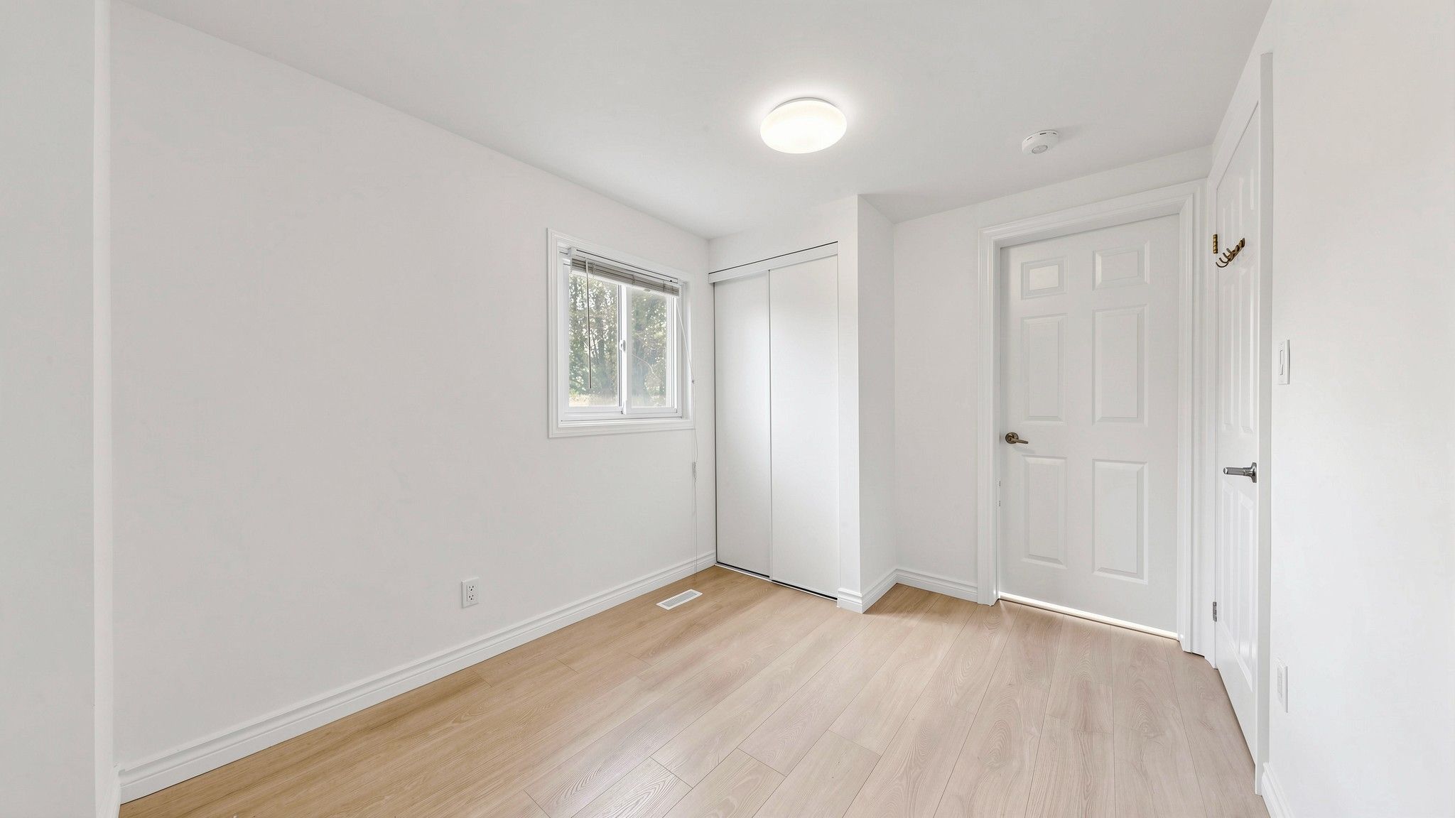 36 United Square, Toronto, On M1b 2c2