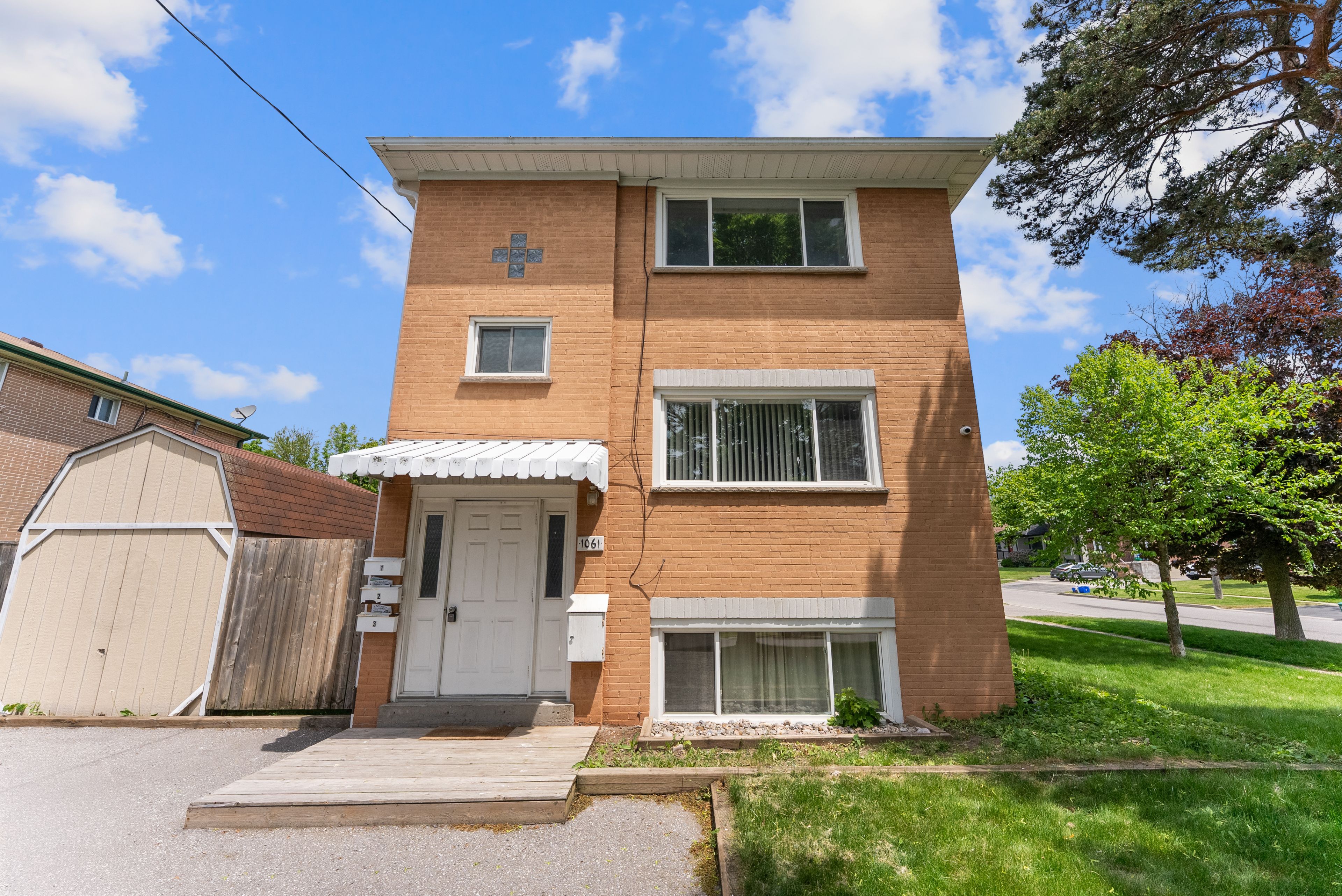 1061 Ravine Road 3, Oshawa, On L1h 4c9