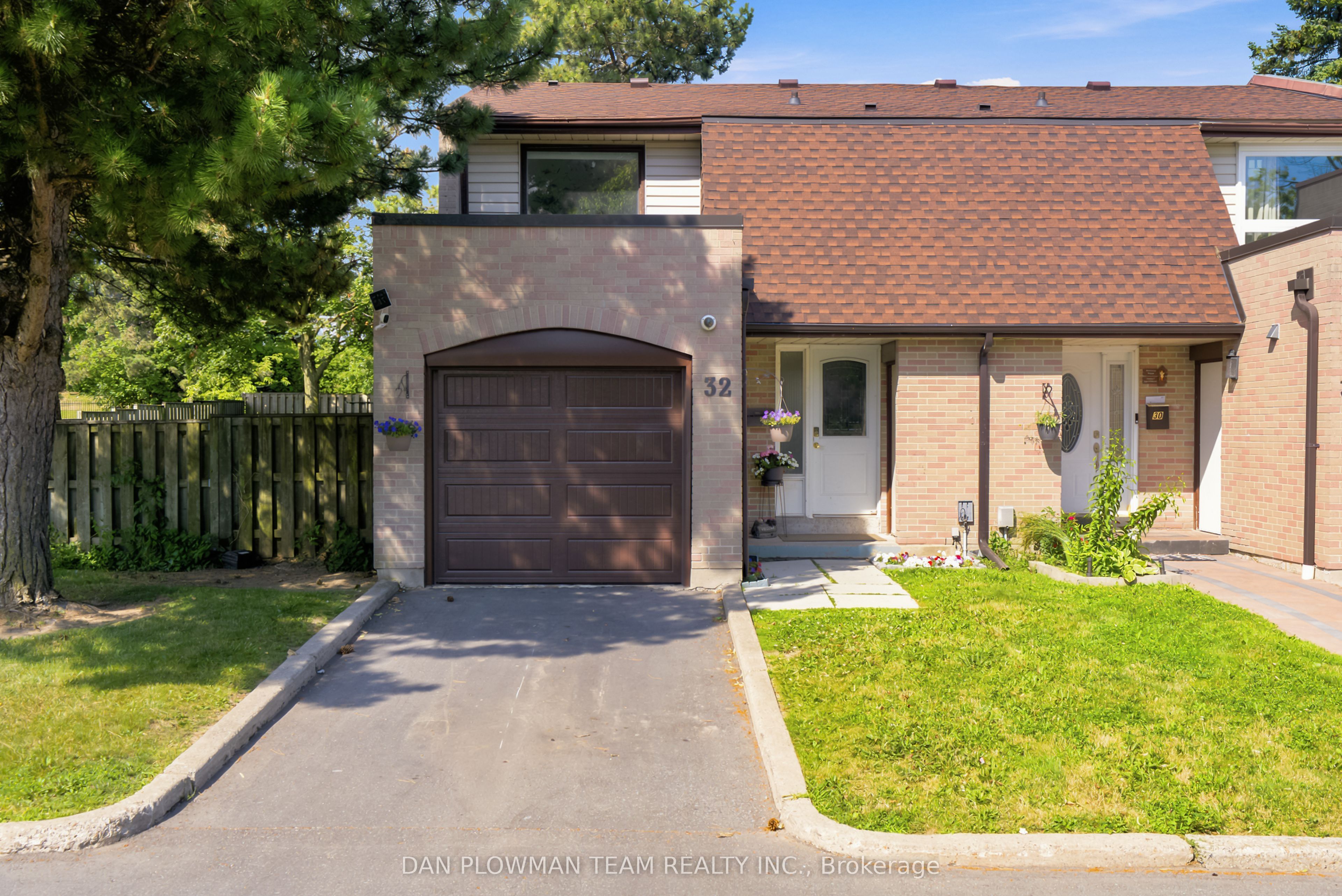 11 Livonia Place 32, Toronto, On M1e 4w5