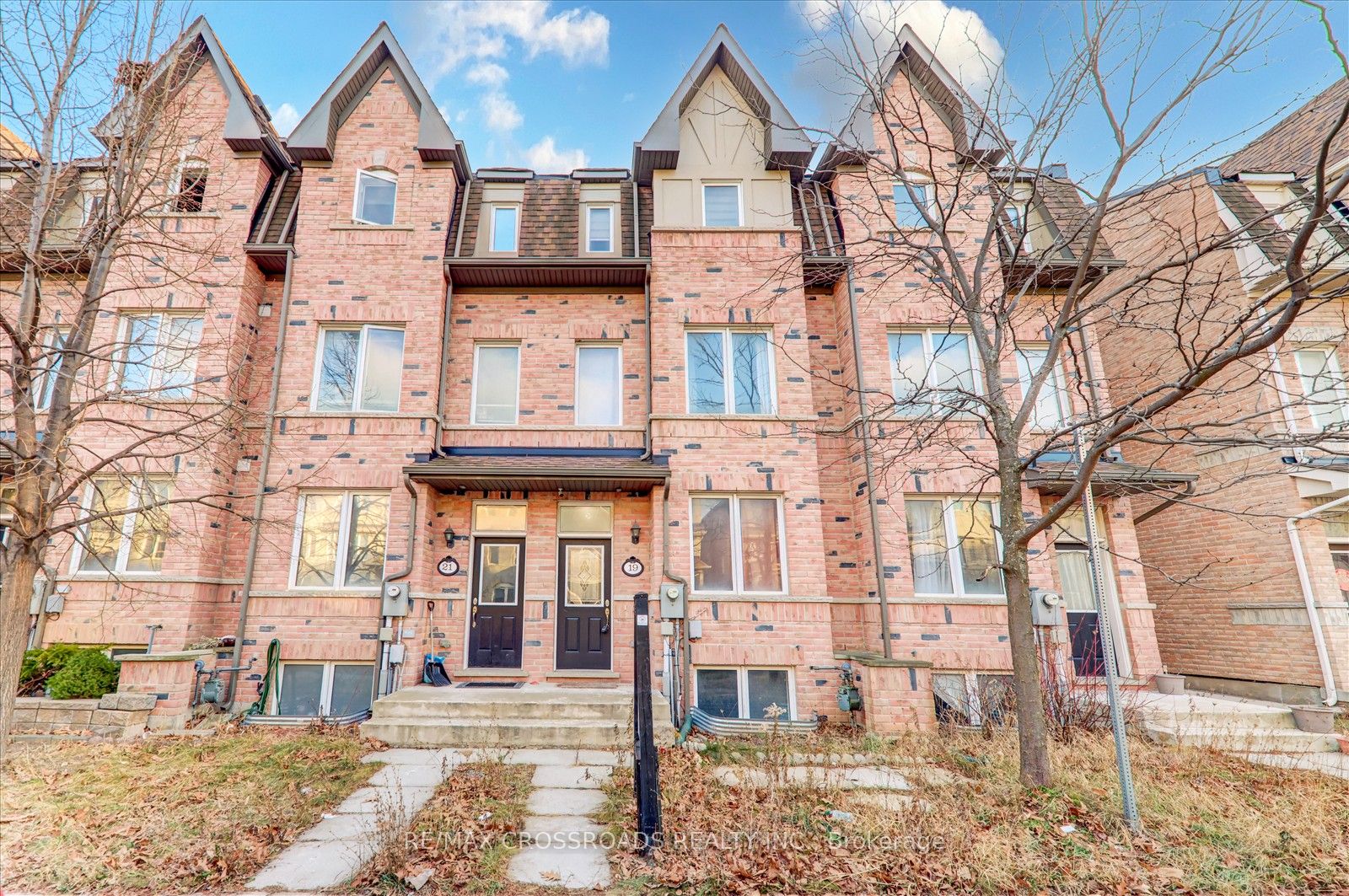 19 Kawneer Terrace, Toronto, On M1p 0c3