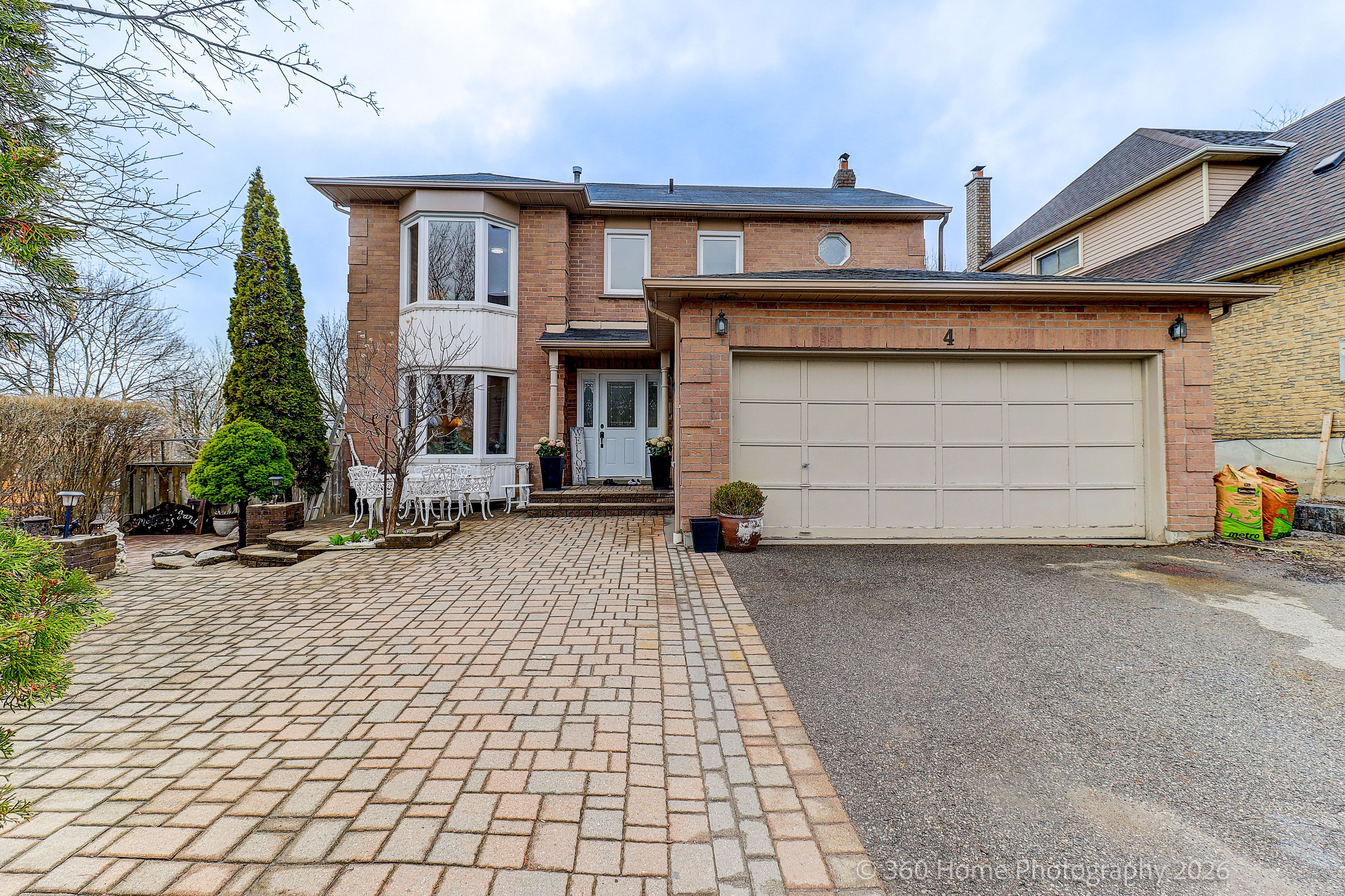 4 Mayflower Street S, Whitby, On L1n 8b1