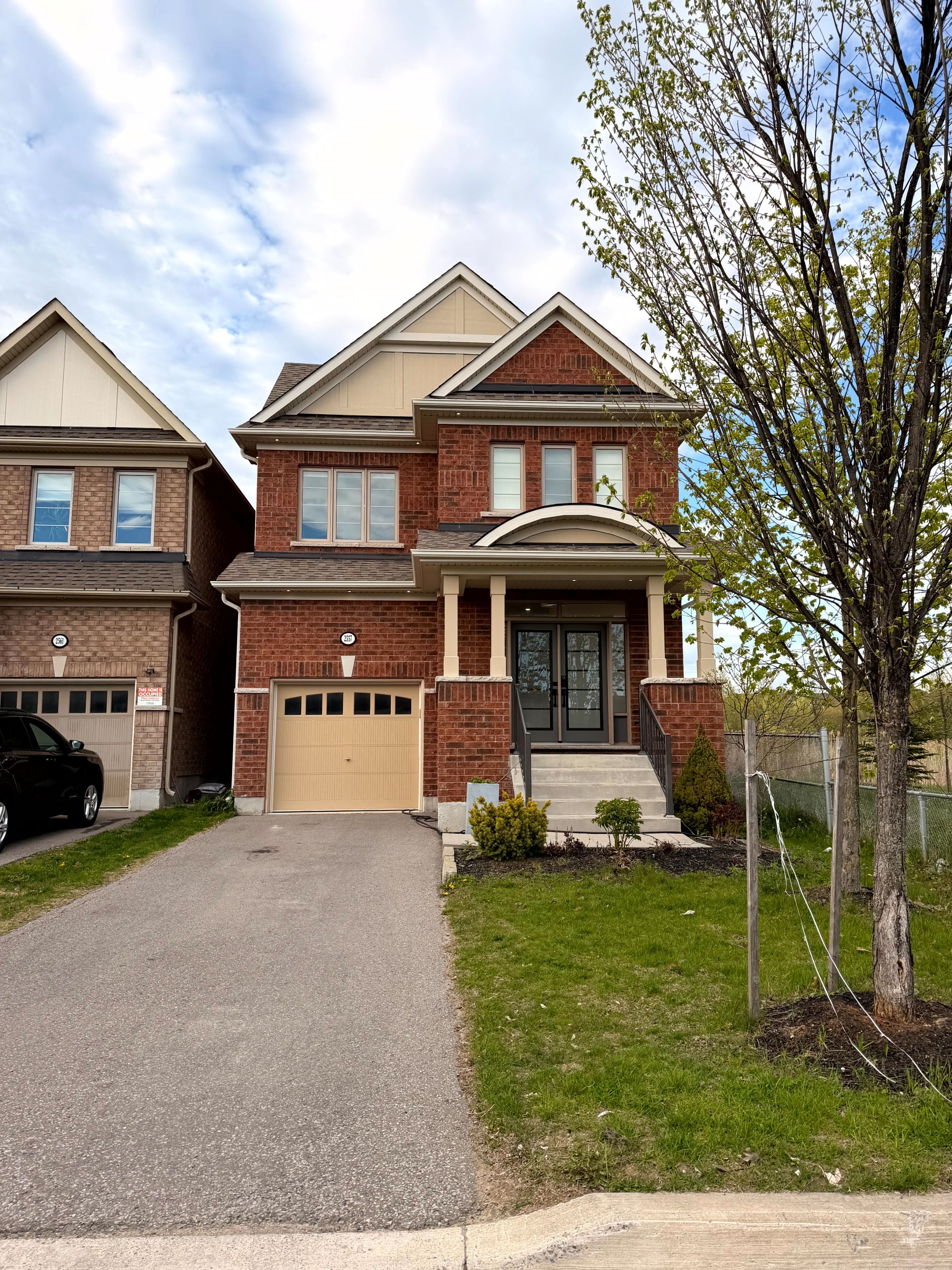 2557 Bandsman Crescent, Oshawa, On L1l 0m2