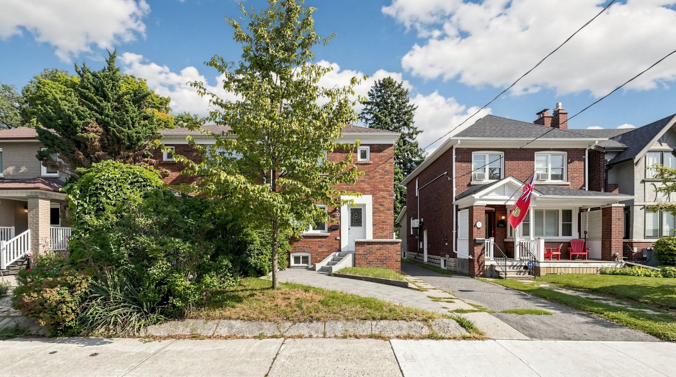 9 Lesmount Avenue Bsmt, Toronto, On M4j 3v5