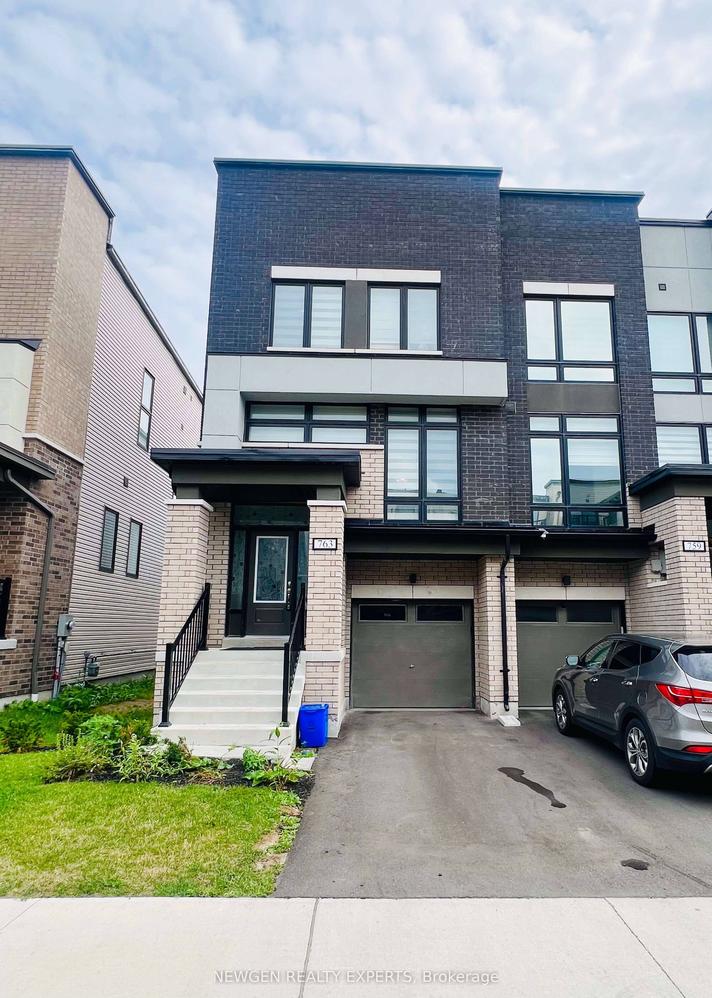 763 Stanstead Path, Oshawa, On L1k 3g4