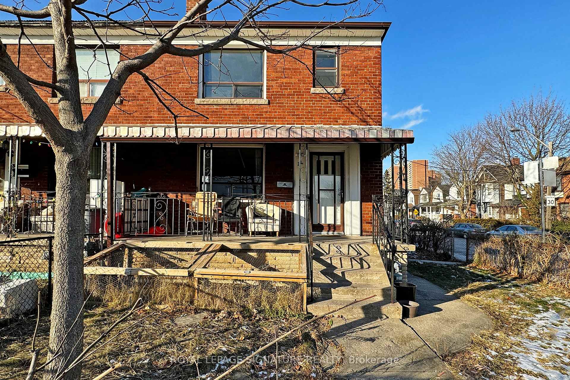 24 Weymouth Avenue Bsmt, Toronto, On M4c 1r7