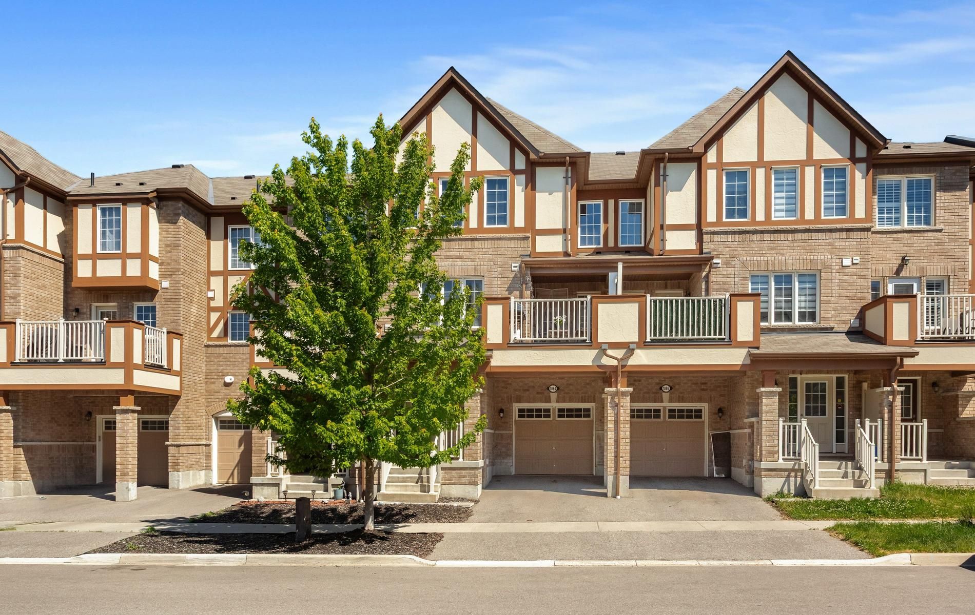 1084 Silk Street, Pickering, On L1x 0e8