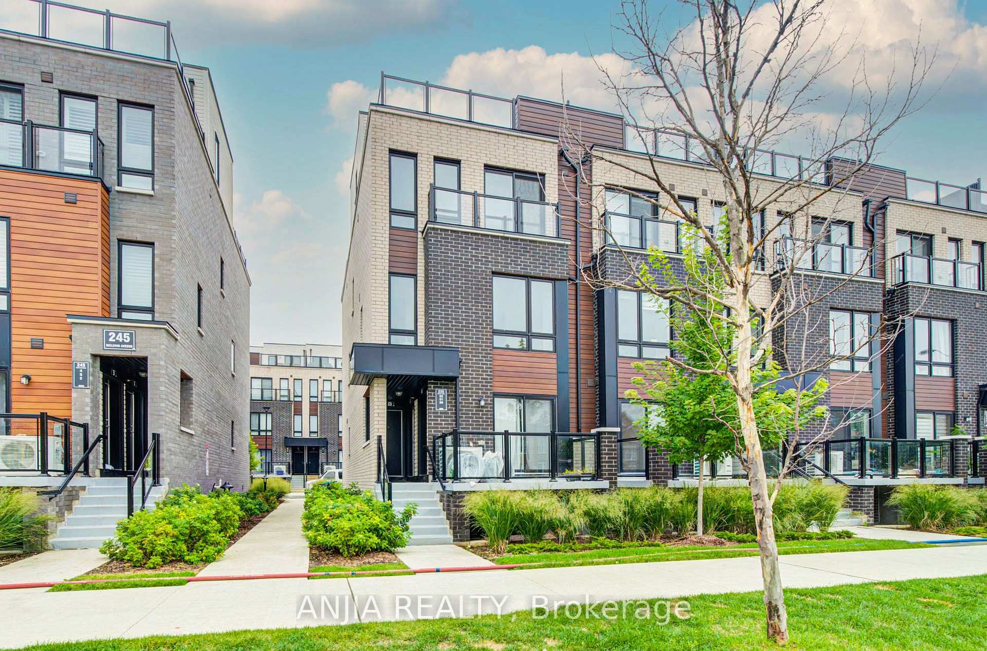 235 Mclevin Avenue 21, Toronto, On M1b 0e8