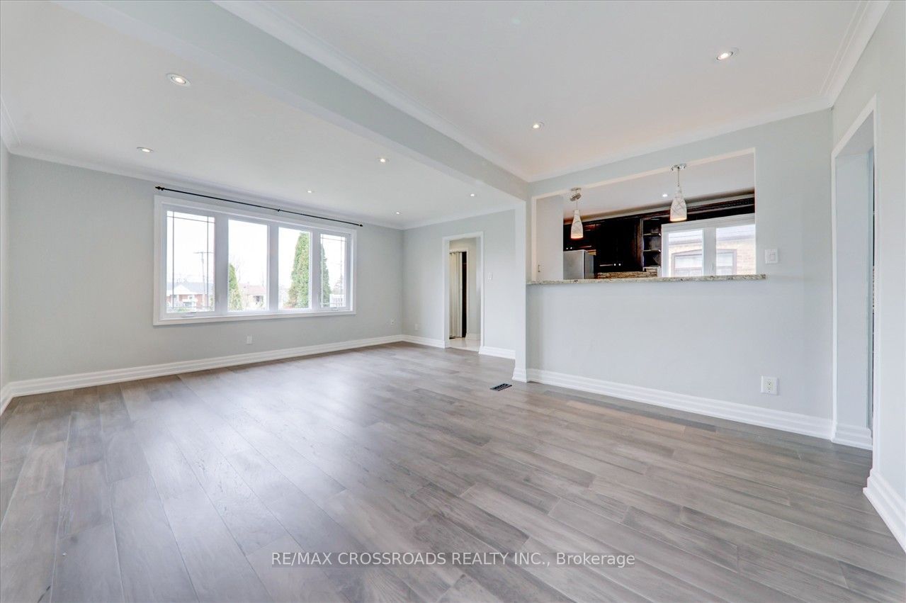 130 Portsdown Road, Toronto, On M1p 1v5