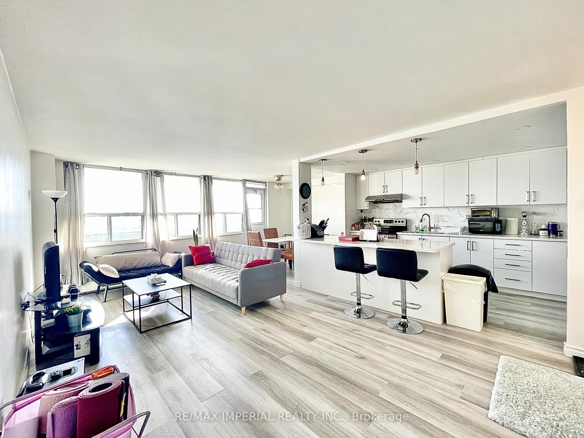 270 Palmdale Drive 1807, Toronto, On M1t 3n8