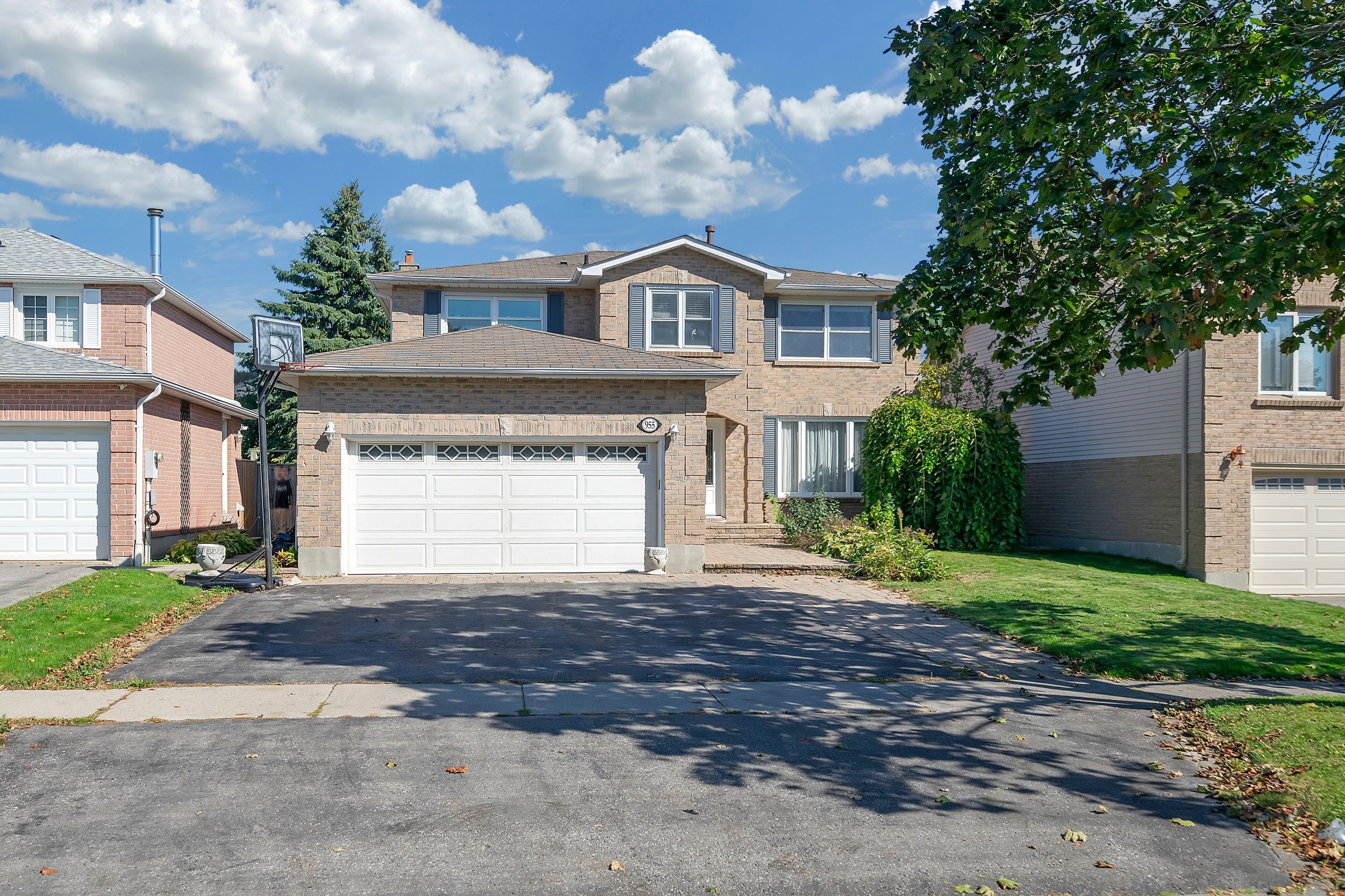 955 Snowbird Street, Oshawa, On L1j 8j8