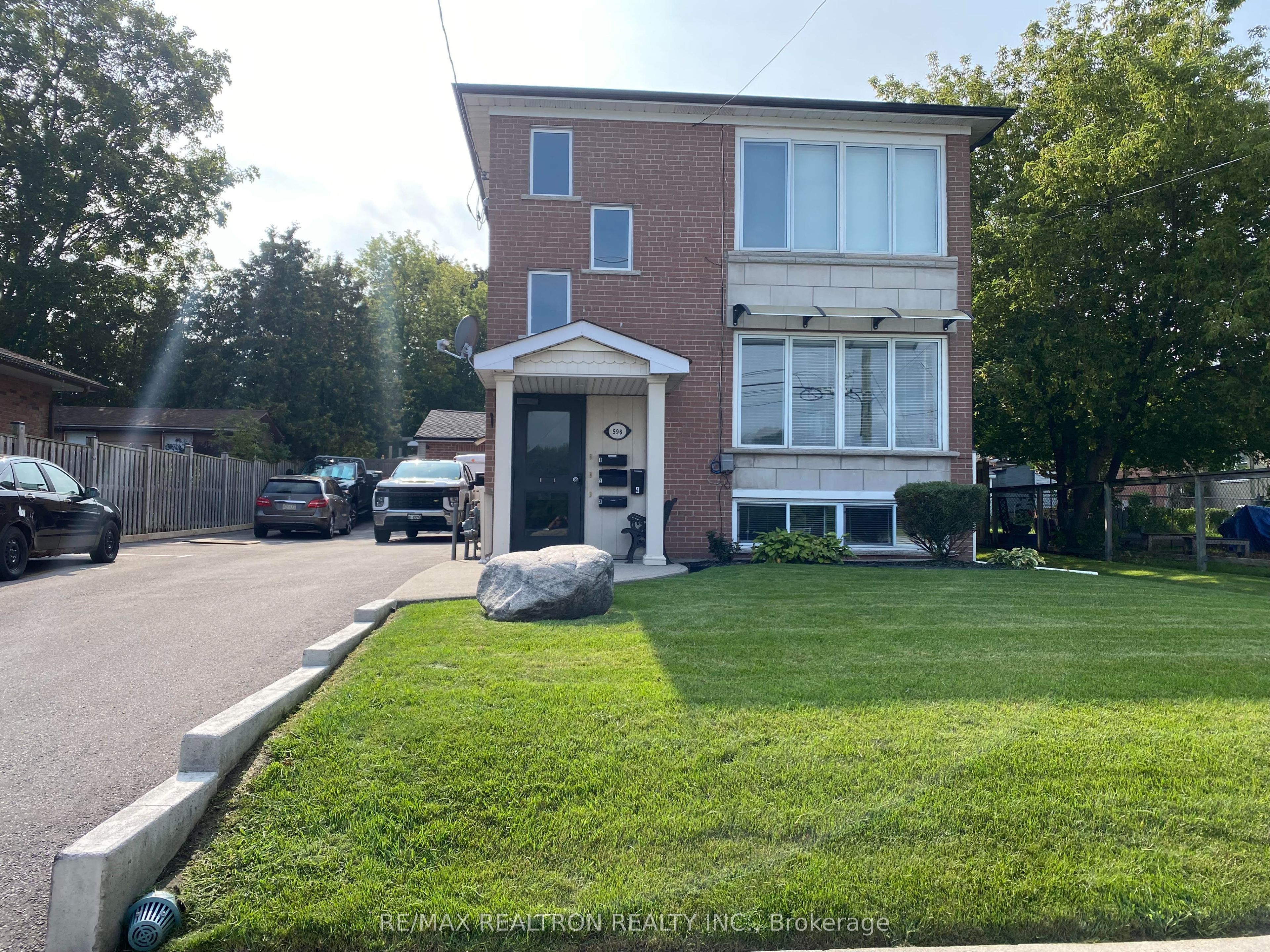 596 Farewell Street Bsmt, Oshawa, On L1h 6n1