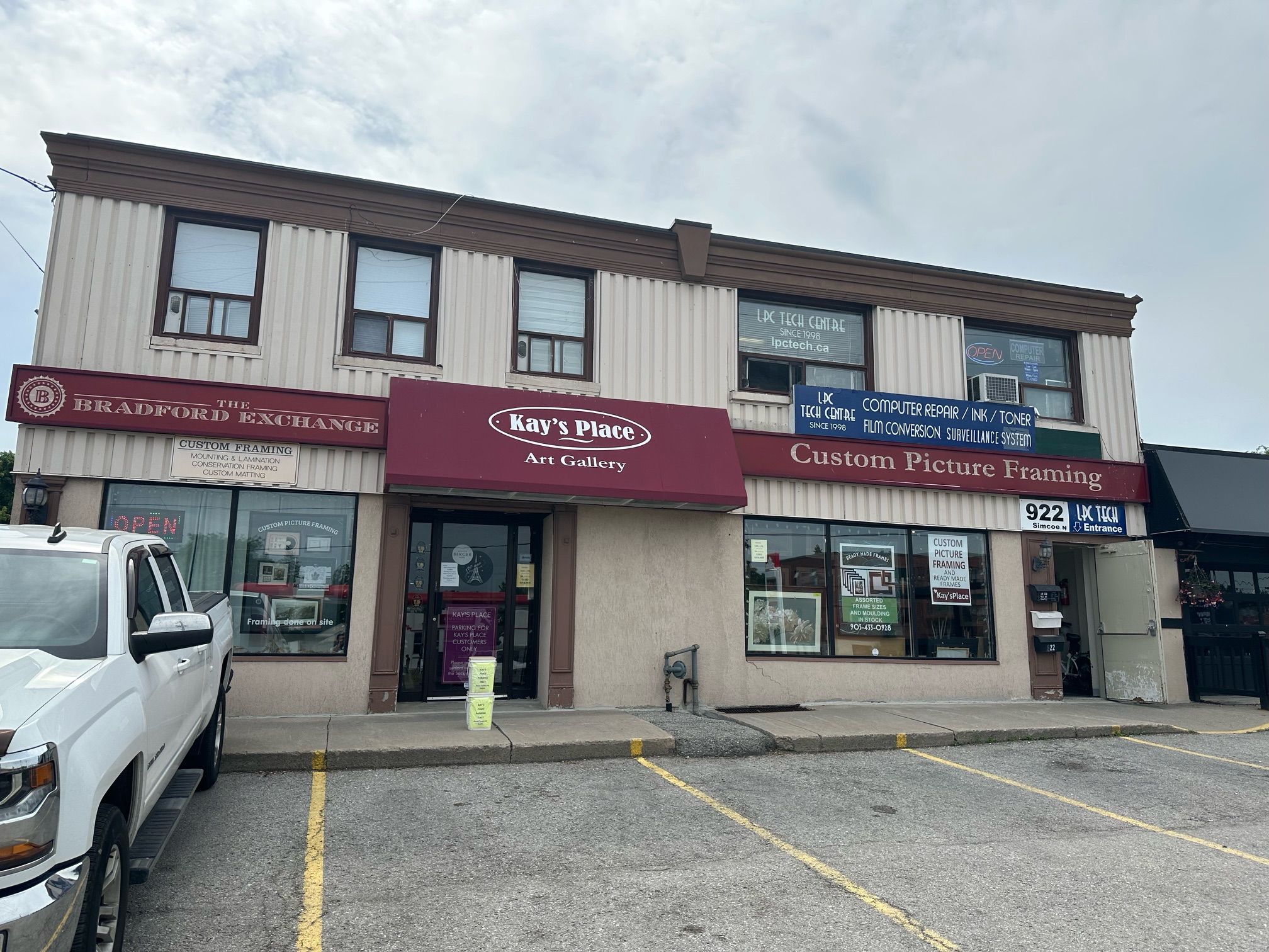 922 Simcoe Street N 203, Oshawa, On L1g 4x1