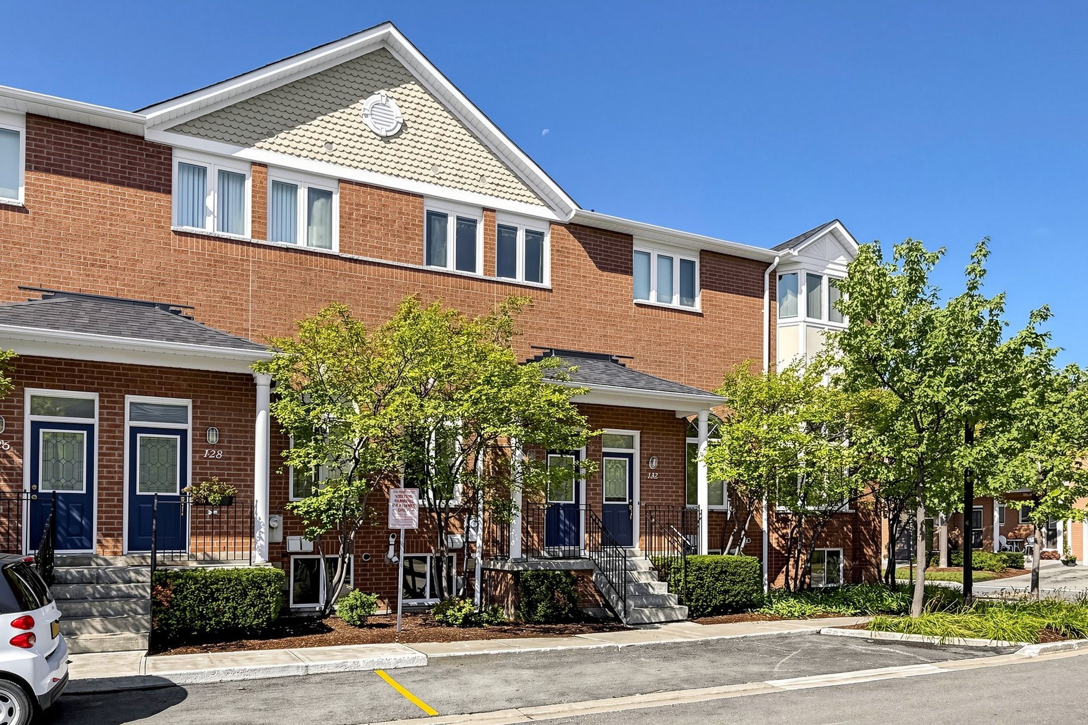 83 Mondeo Drive 130, Toronto, On M1p 5b6