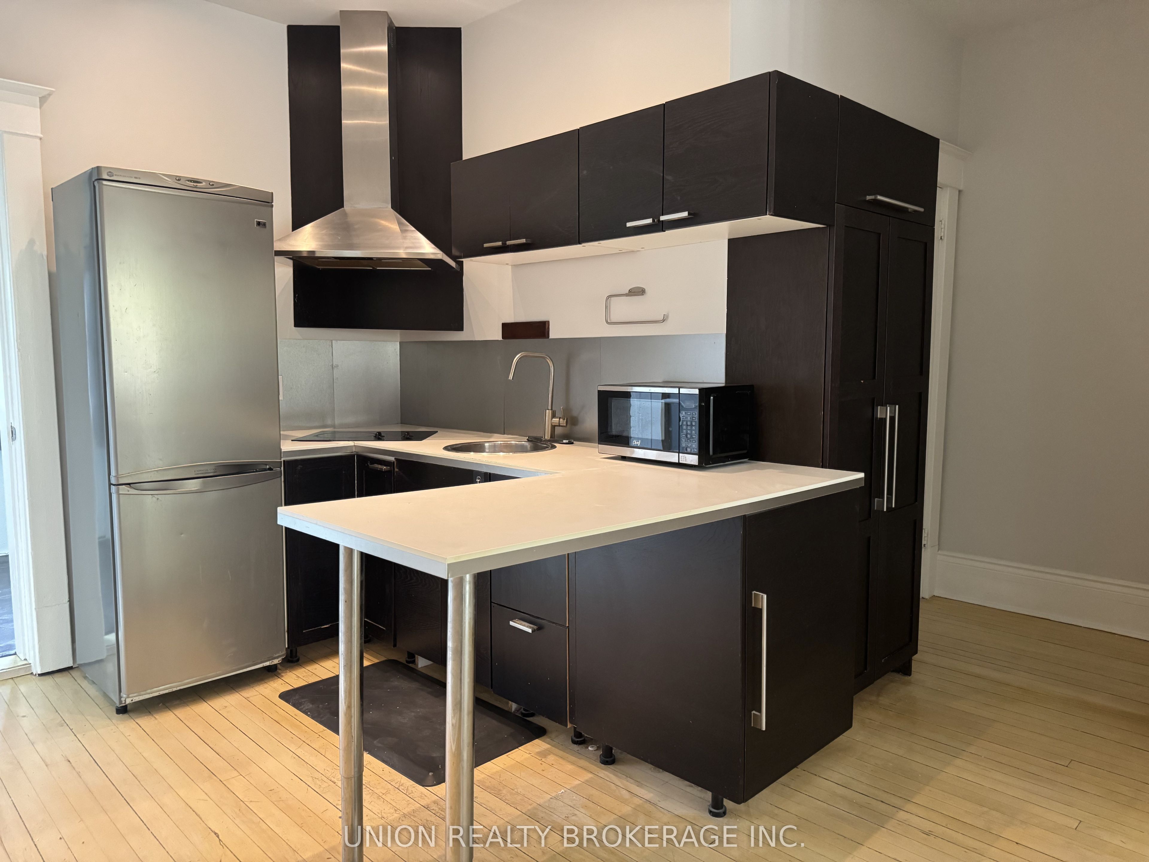2471 Queen Street E Main, Toronto, On M4e 1h8