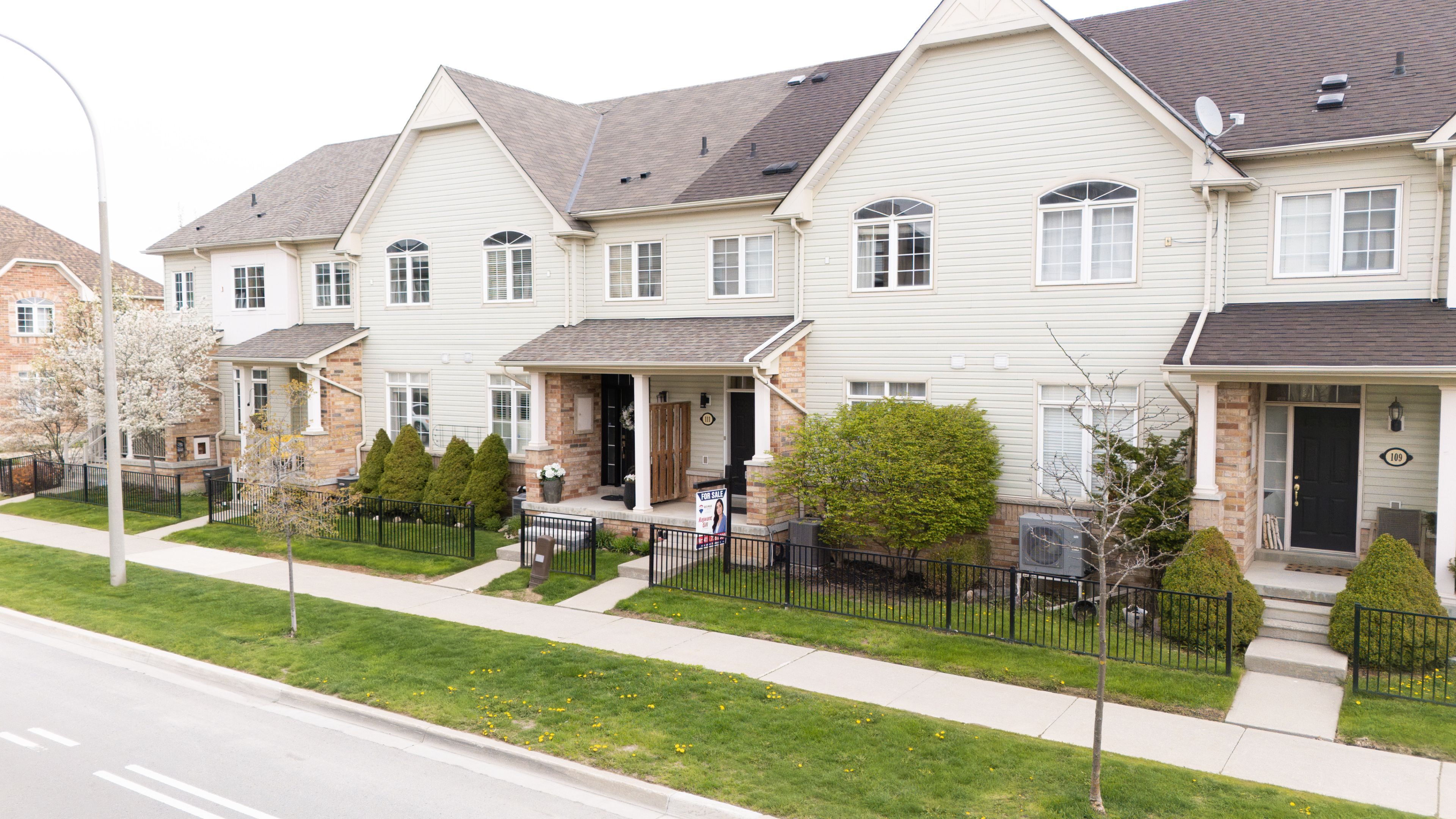 111 Civic Centre Drive, Whitby, On L1r 0c8