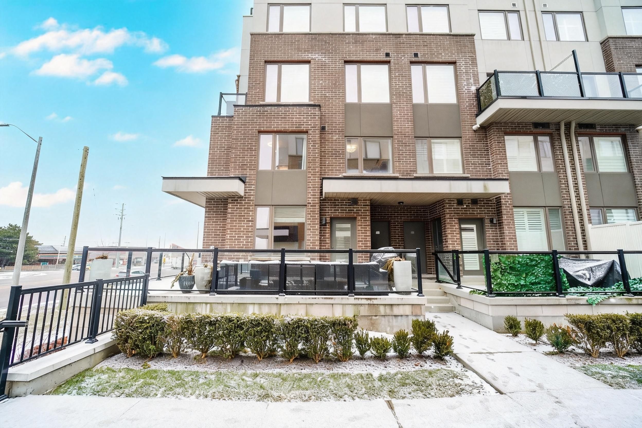 1460 Whites Road N 211, Pickering, On L1v 0e8