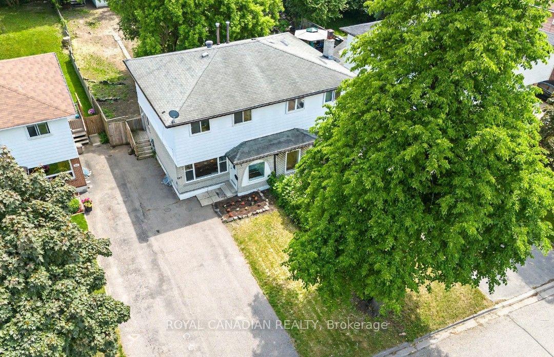357 Durham Court Upper, Oshawa, On L1j 1w8