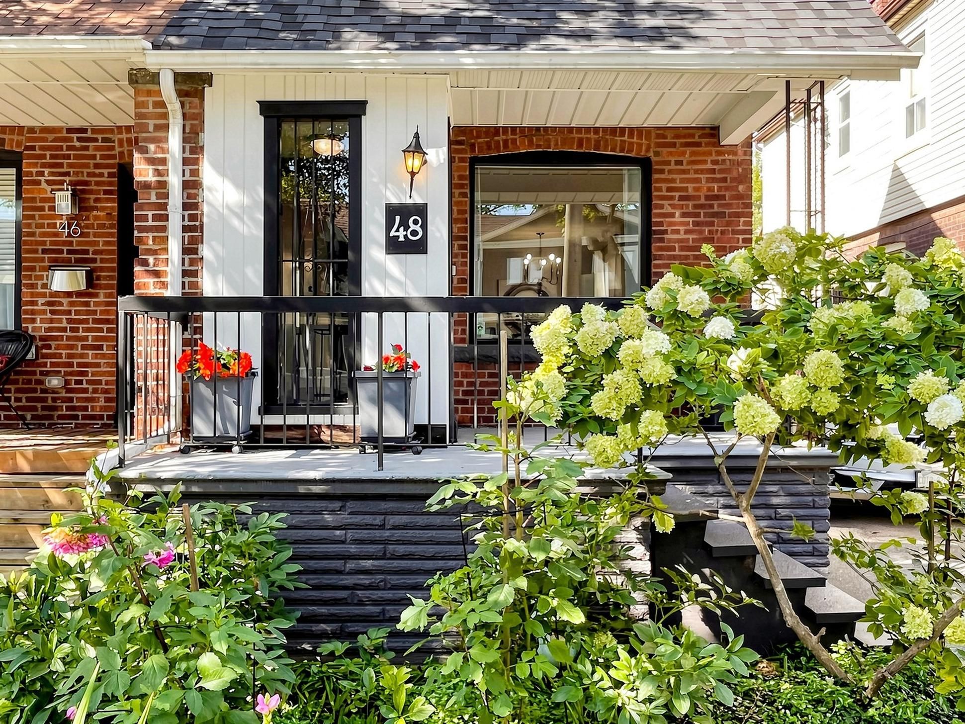 48 Hiltz Avenue, Toronto, On M4l 2n5