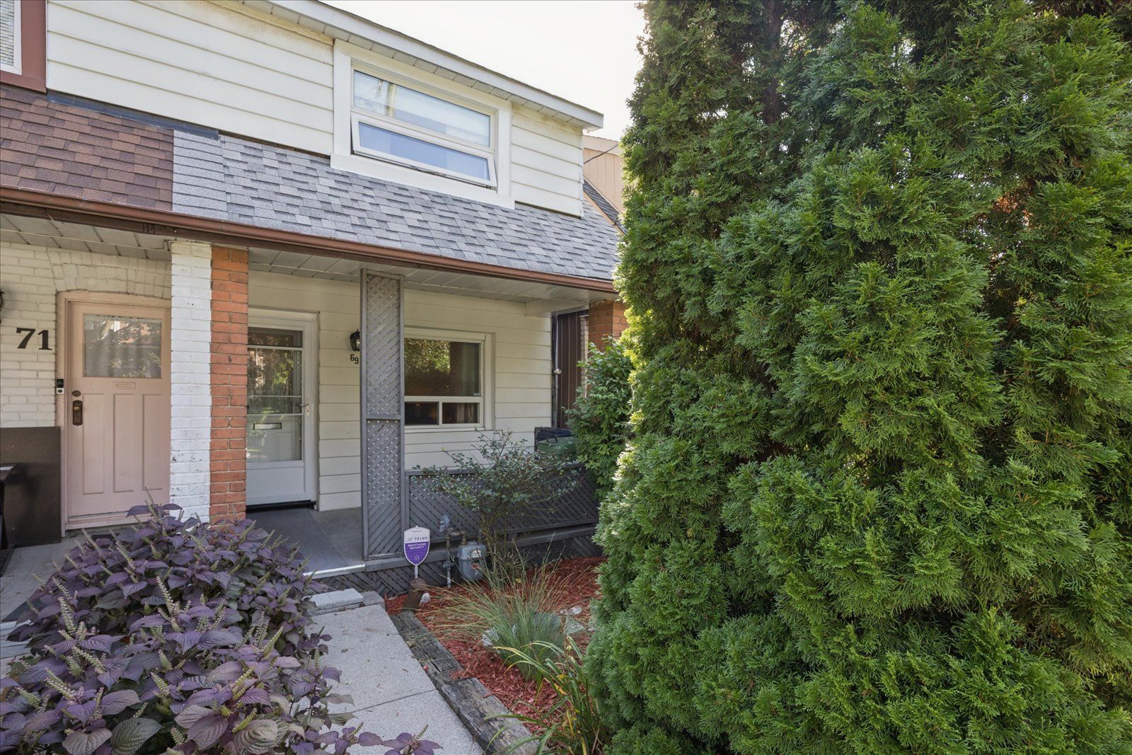 69 Alton Avenue, Toronto, On M4l 2m3
