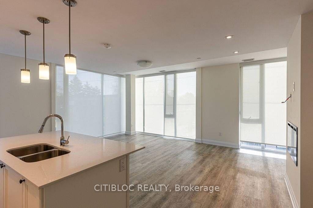 200 Woodbine Avenue 301, Toronto, On M4l 3p2