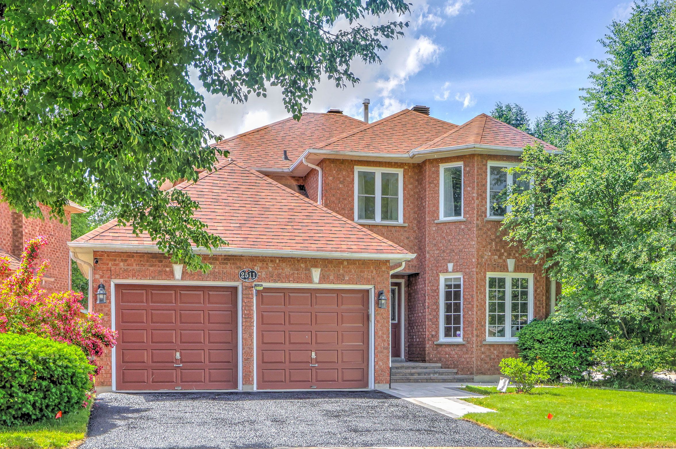 2511 Linwood Street, Pickering, On L1x 2s4