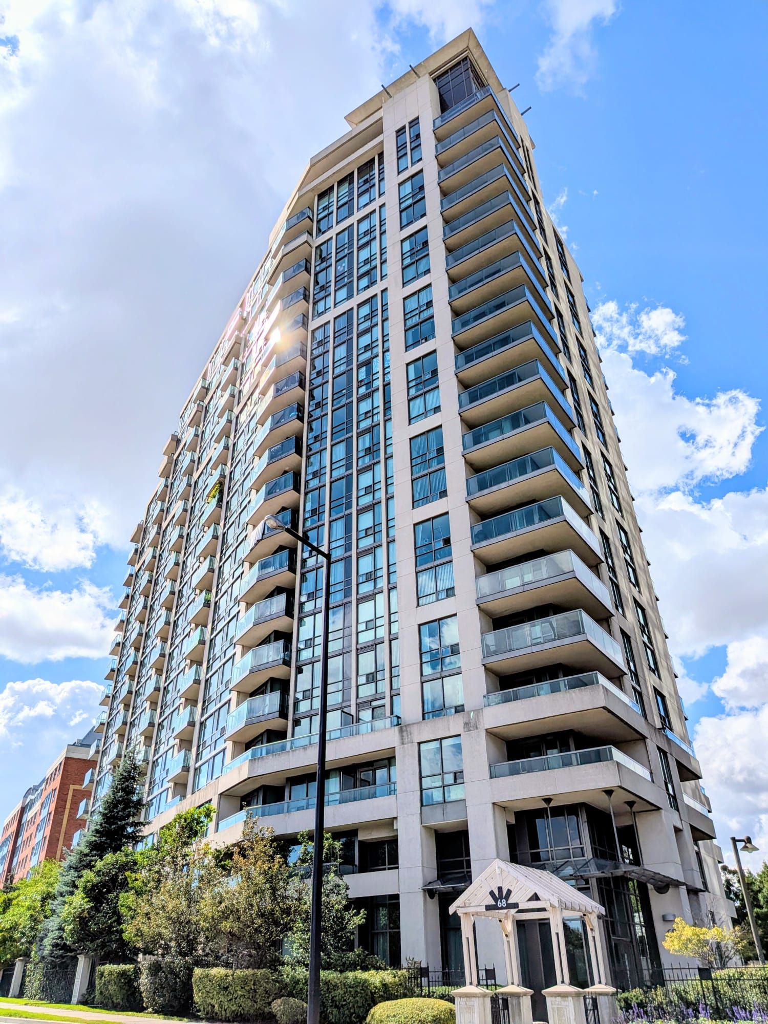 68 Grangeway Avenue 1515, Toronto, On M1h 0a1