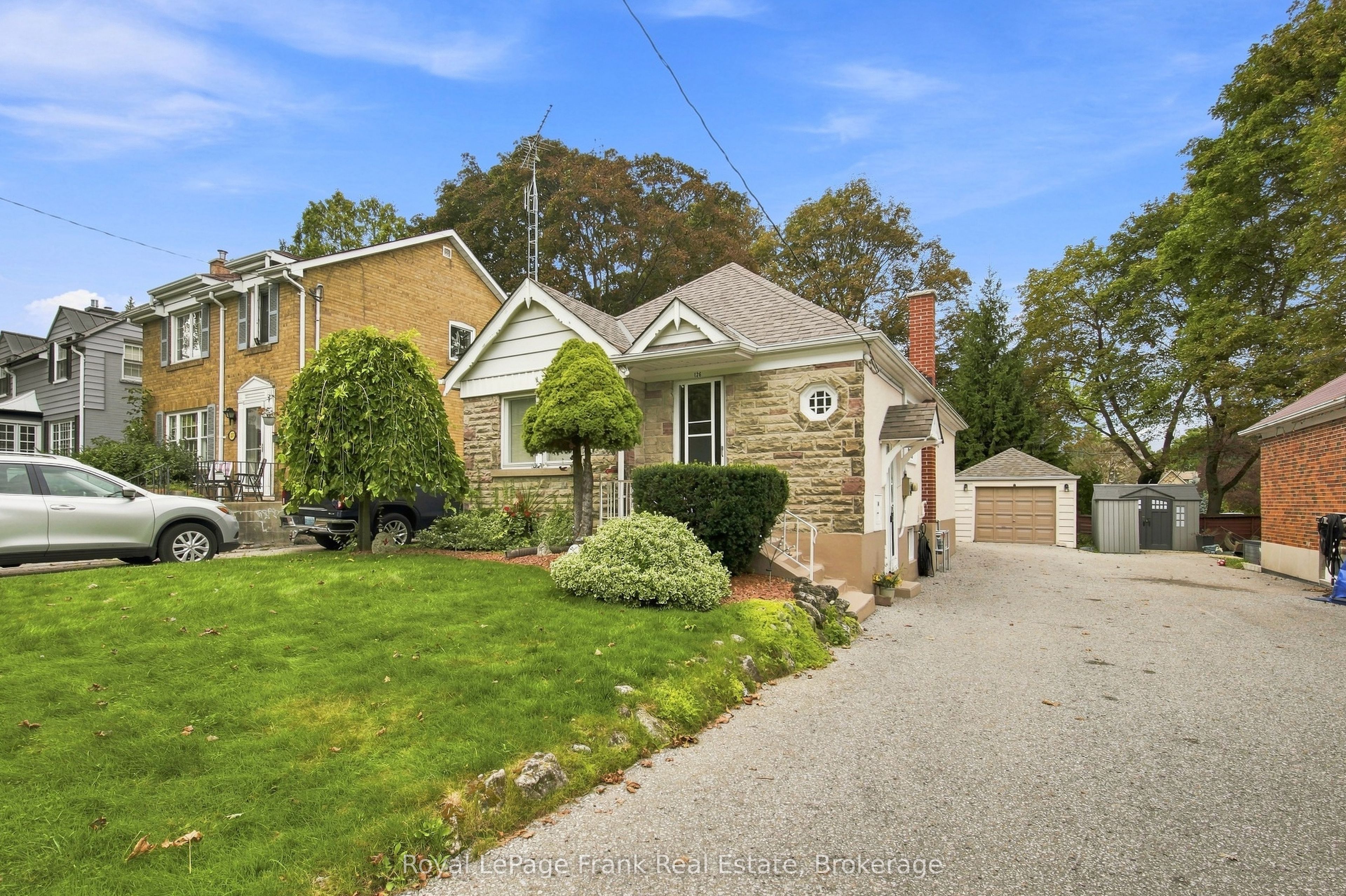 126 Lauder Road, Oshawa, On L1g 2h6