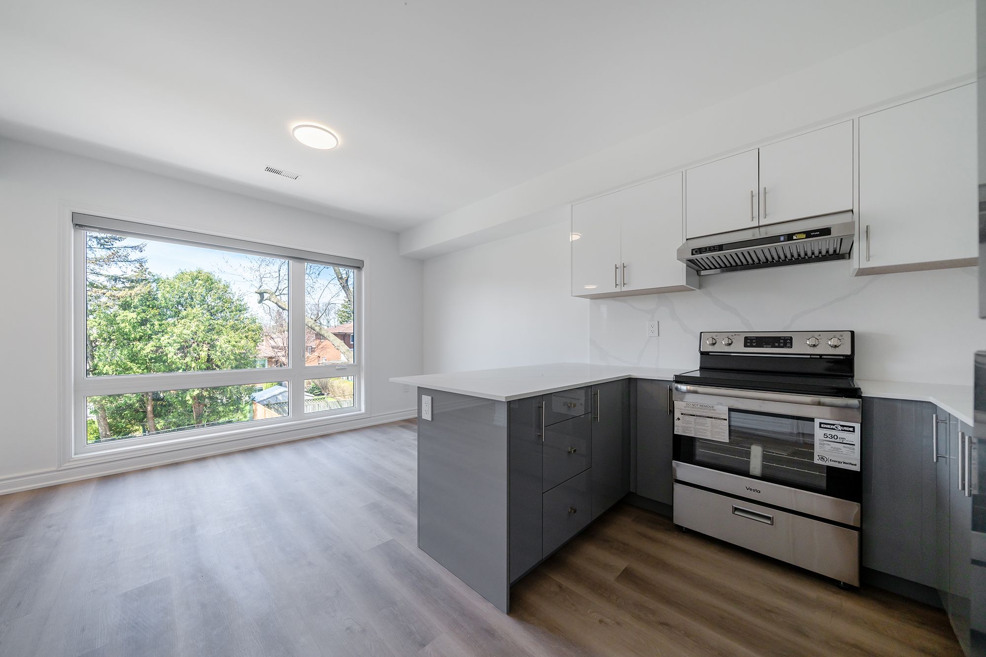 2052 Pharmacy Avenue 3, Toronto, On M1t 1h8