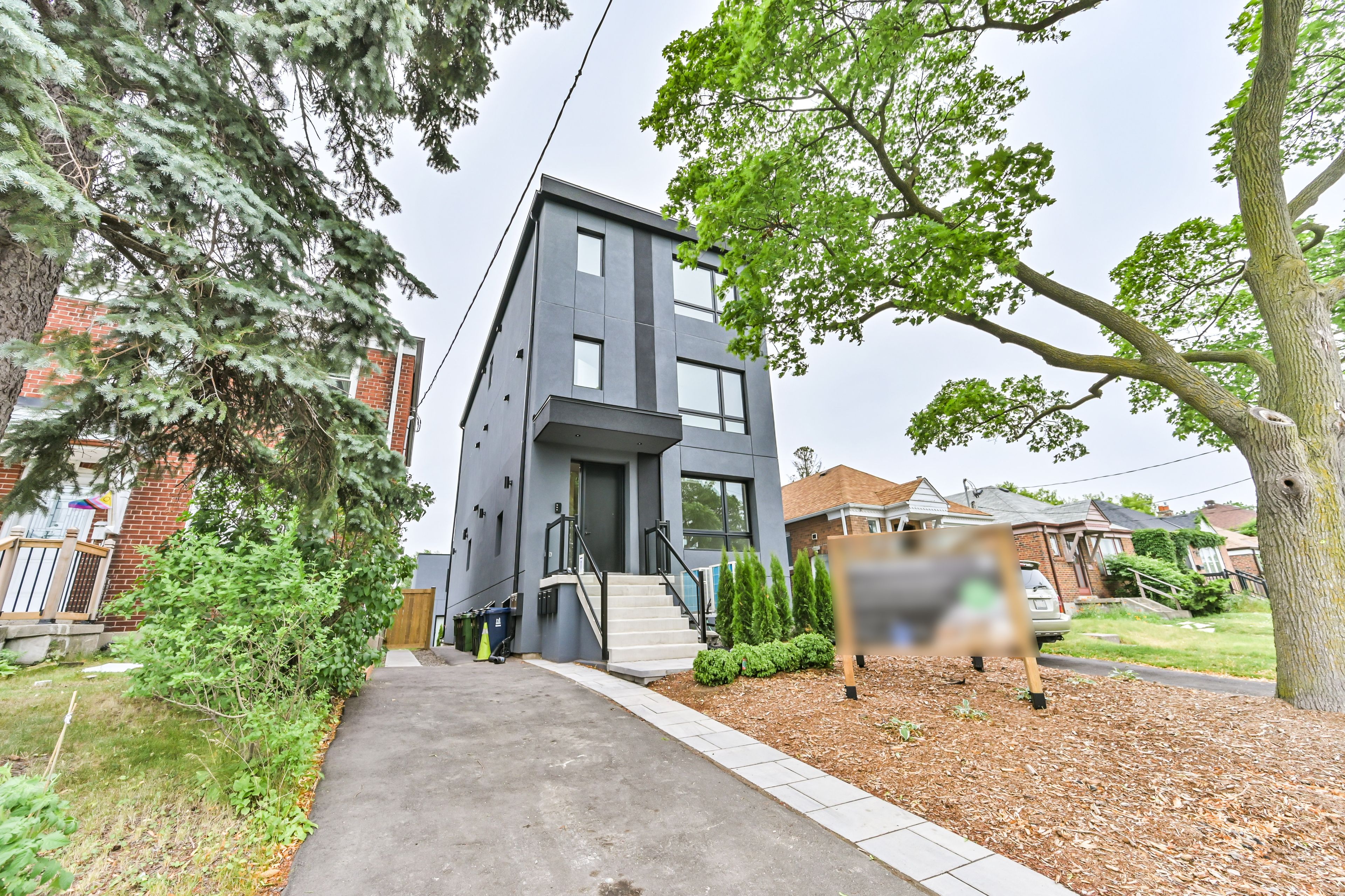 2420 Gerrard Street E 2, Toronto, On M4e 2e9
