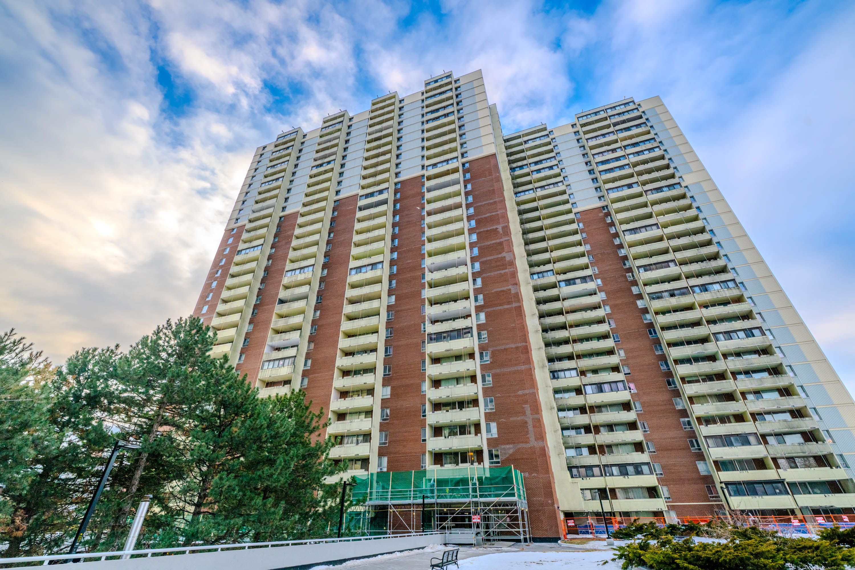 1 Massey Square 1703, Toronto, On M4c 5l4