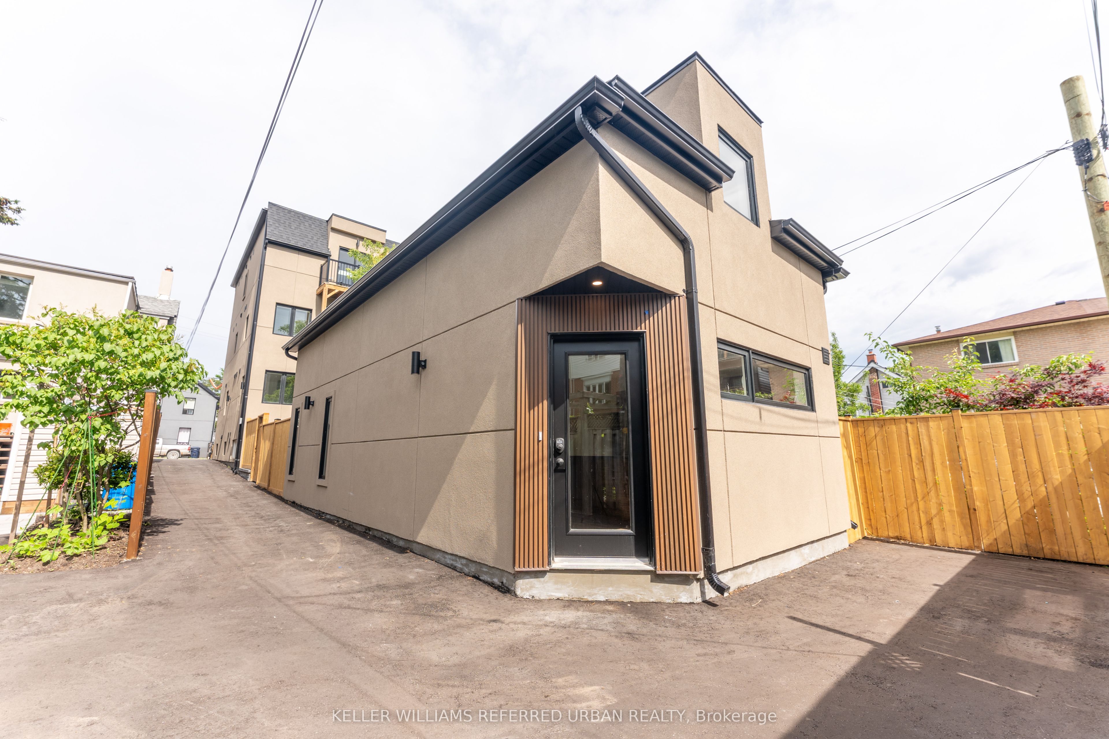 352 Jones Avenue 5, Toronto, On M4j 3g3