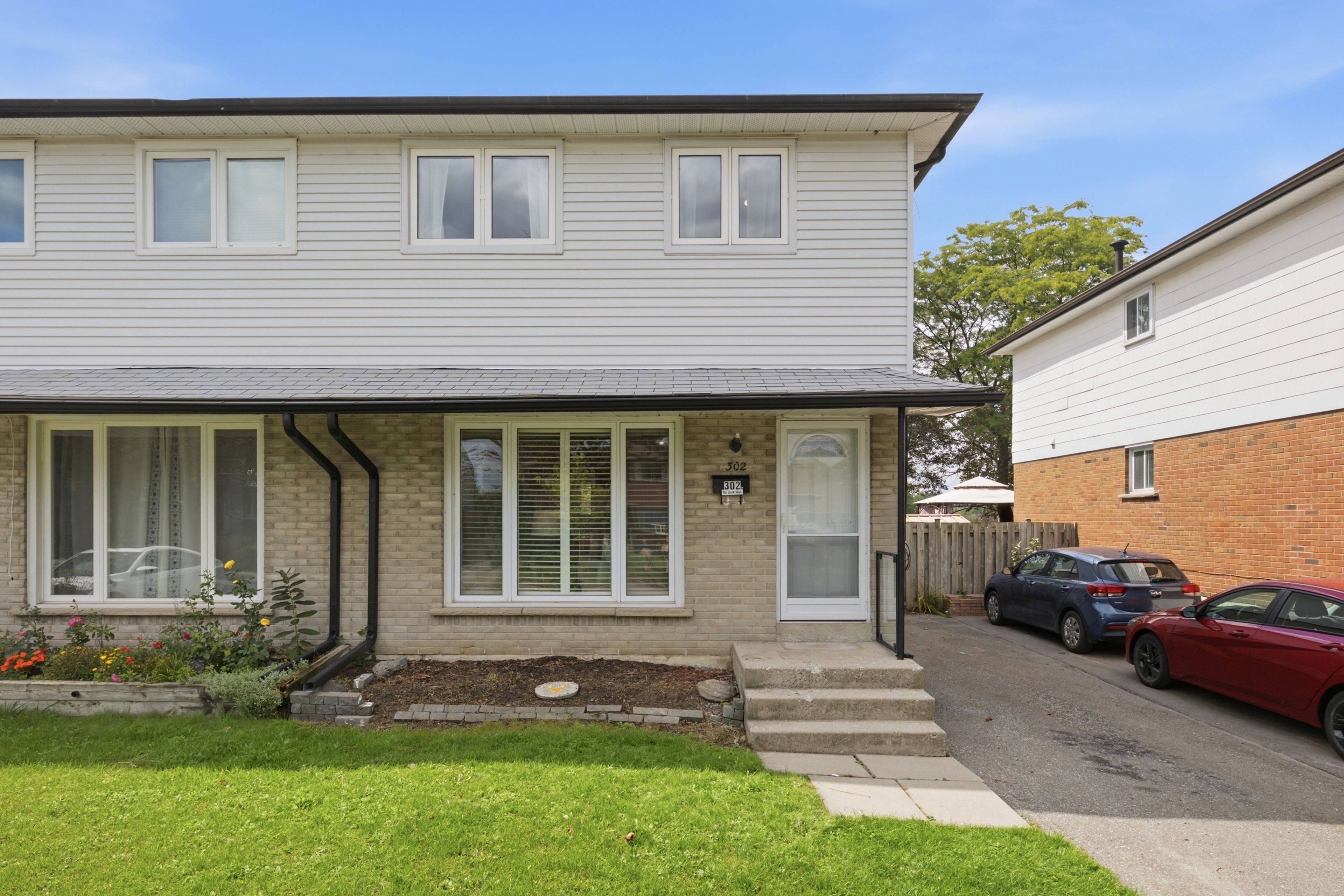 302 Vancouver Crescent, Oshawa, On L1j 5x9