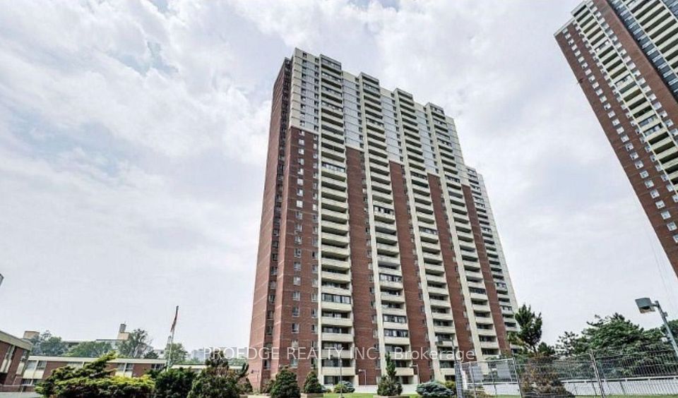 5 Massey Square 102, Toronto, On M4c 5l6