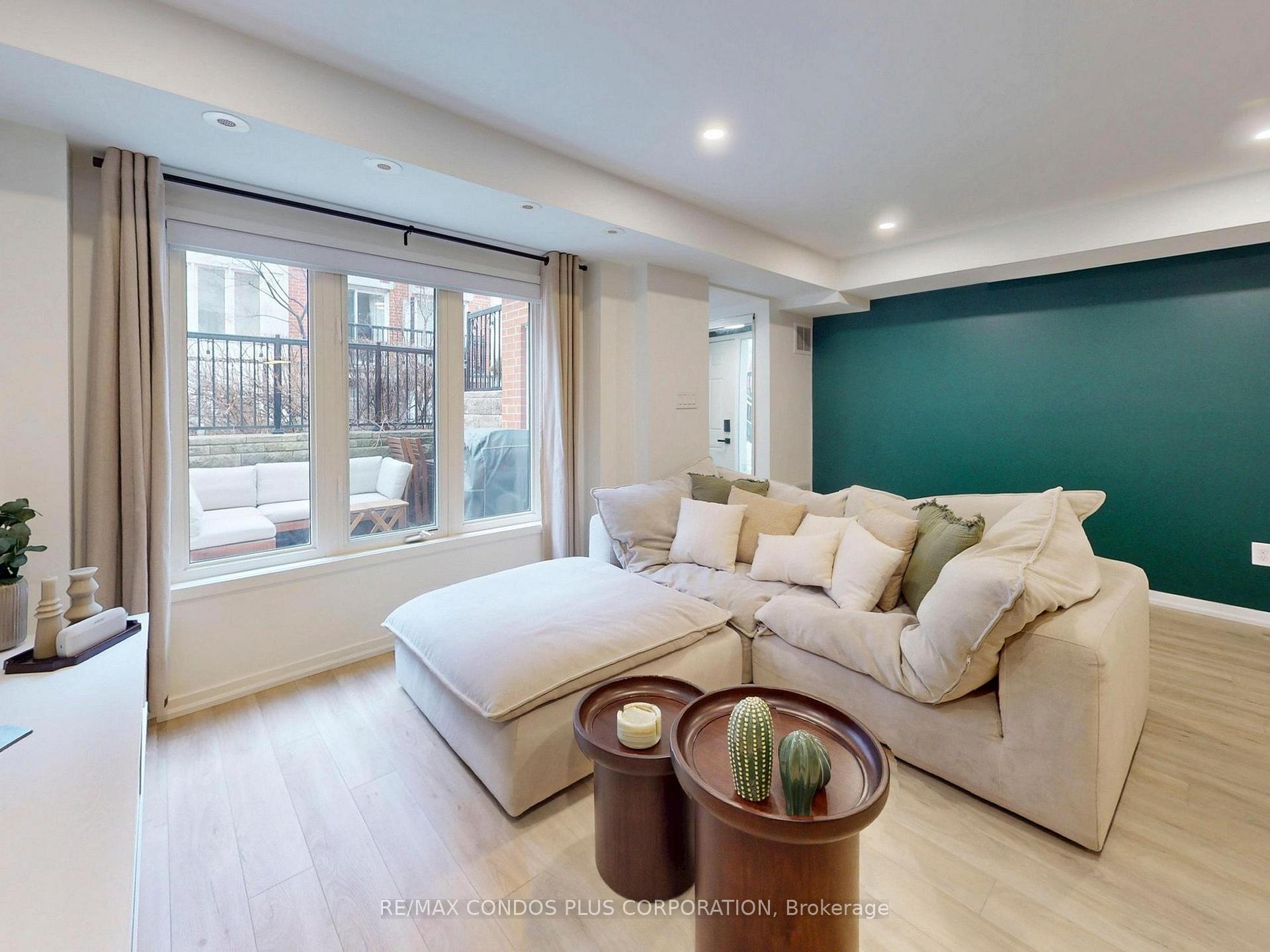 29 Florence Wyle Lane, Toronto, On M4m 3e7