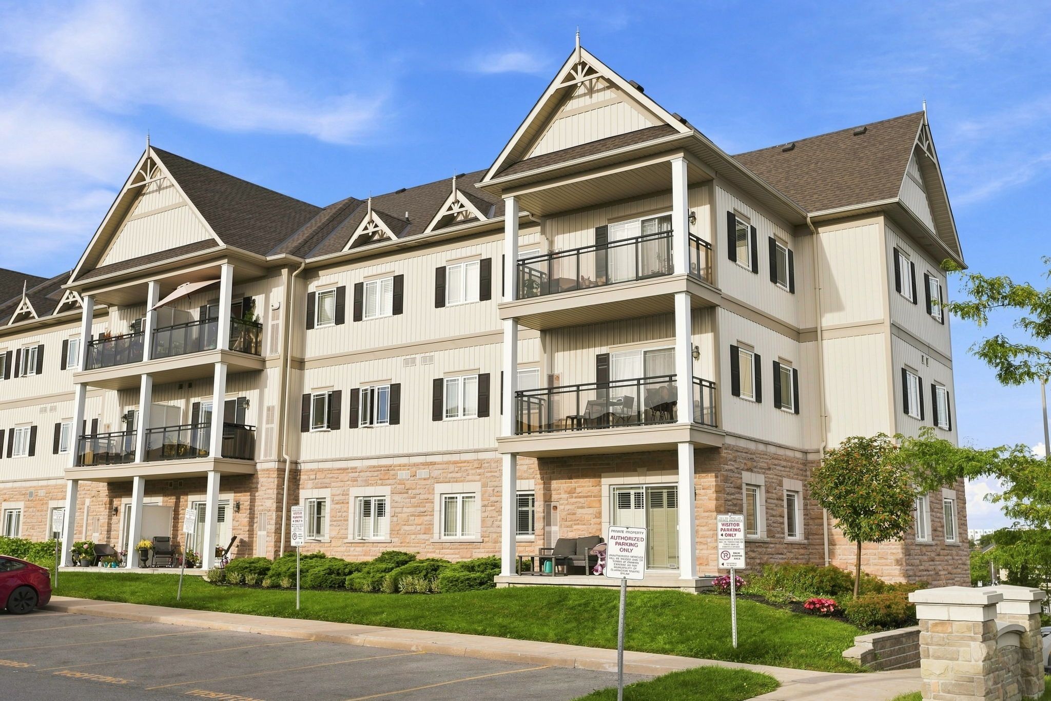 1 Sidney Lane 311, Clarington, On L1c 0n5