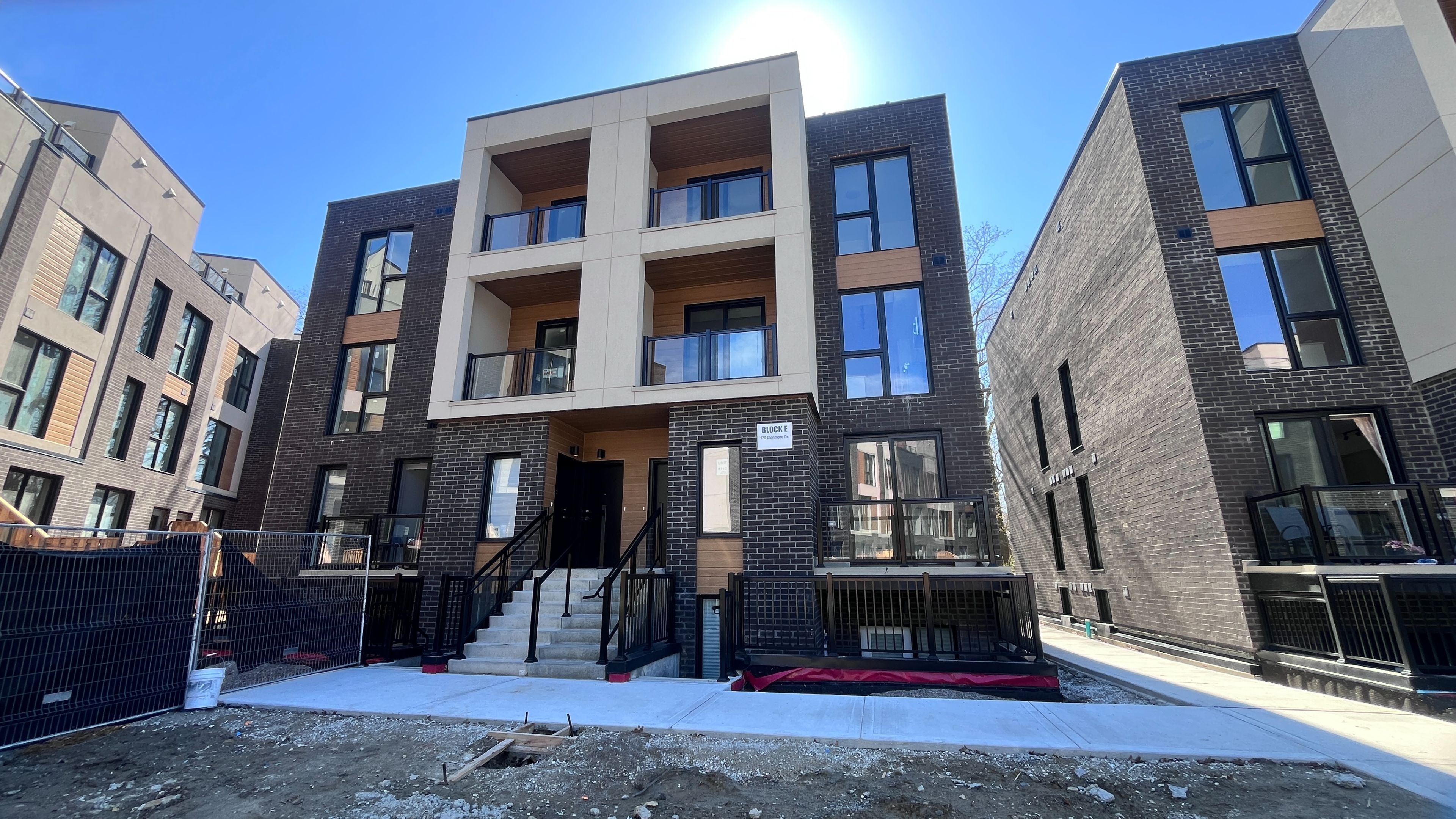 170 Clonmore Drive 11, Toronto, On M1n 1y1