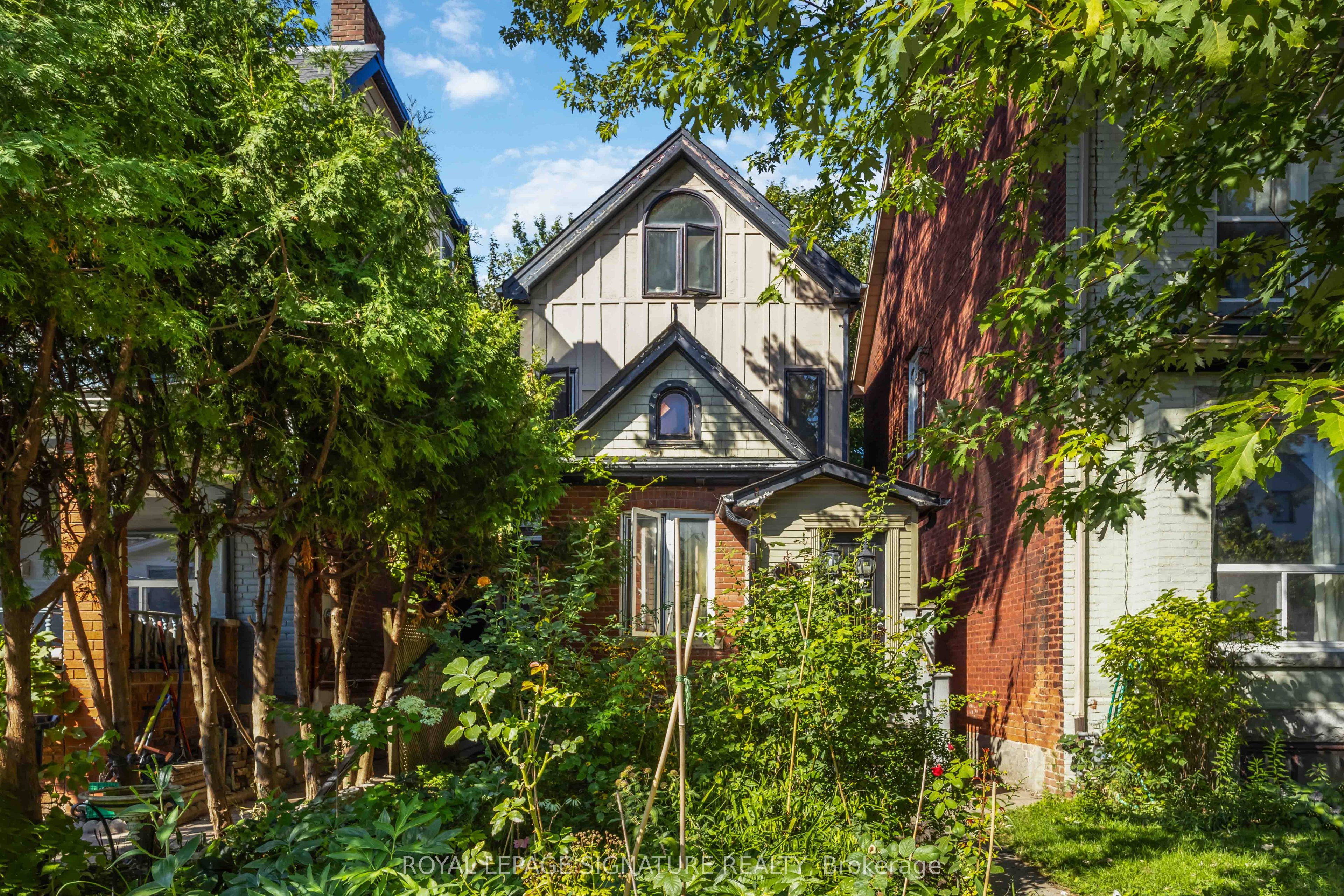 22 Curzon Street E Main, Toronto, On M4m 3b4