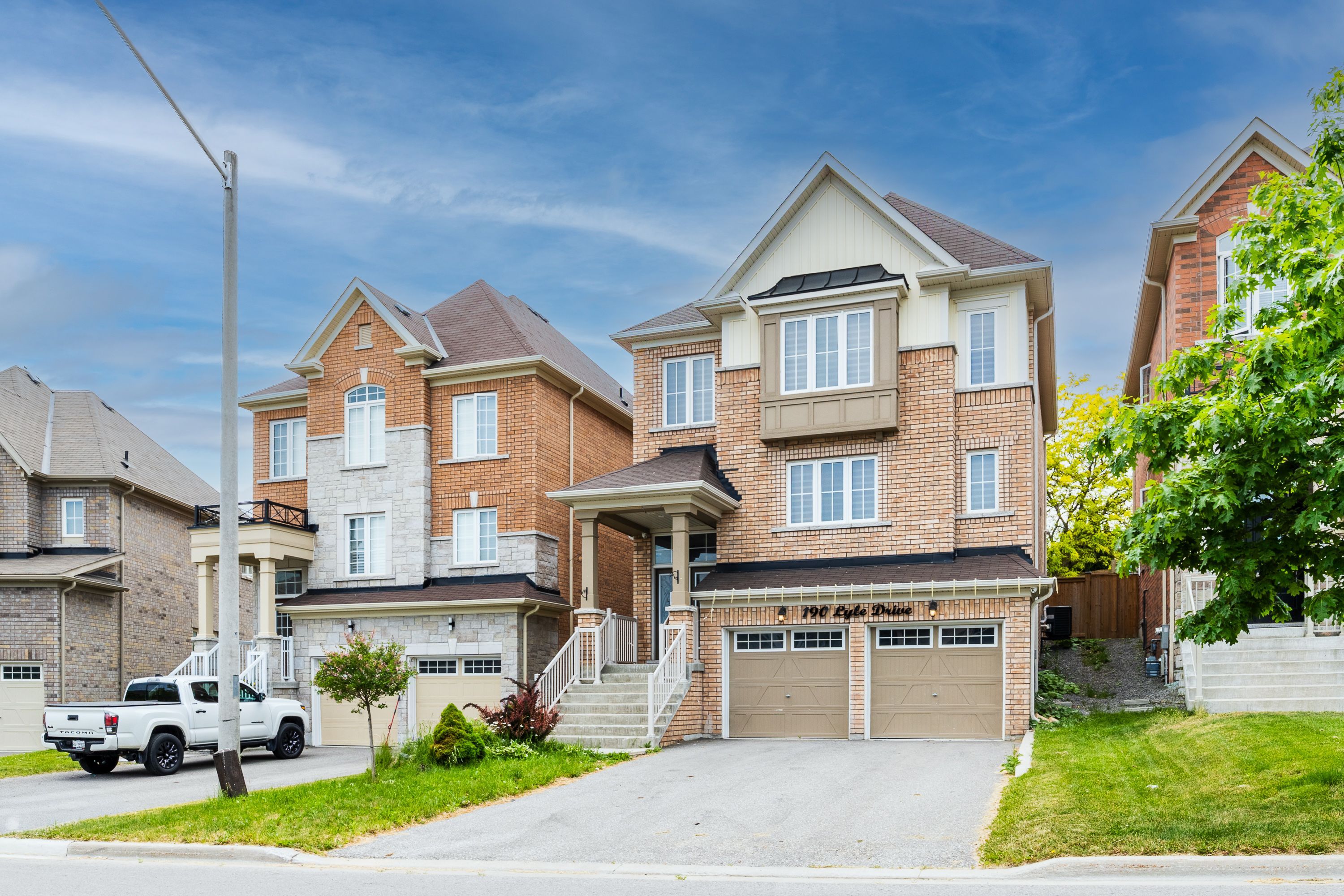 190 Lyle Drive, Clarington, On L1c 0v8